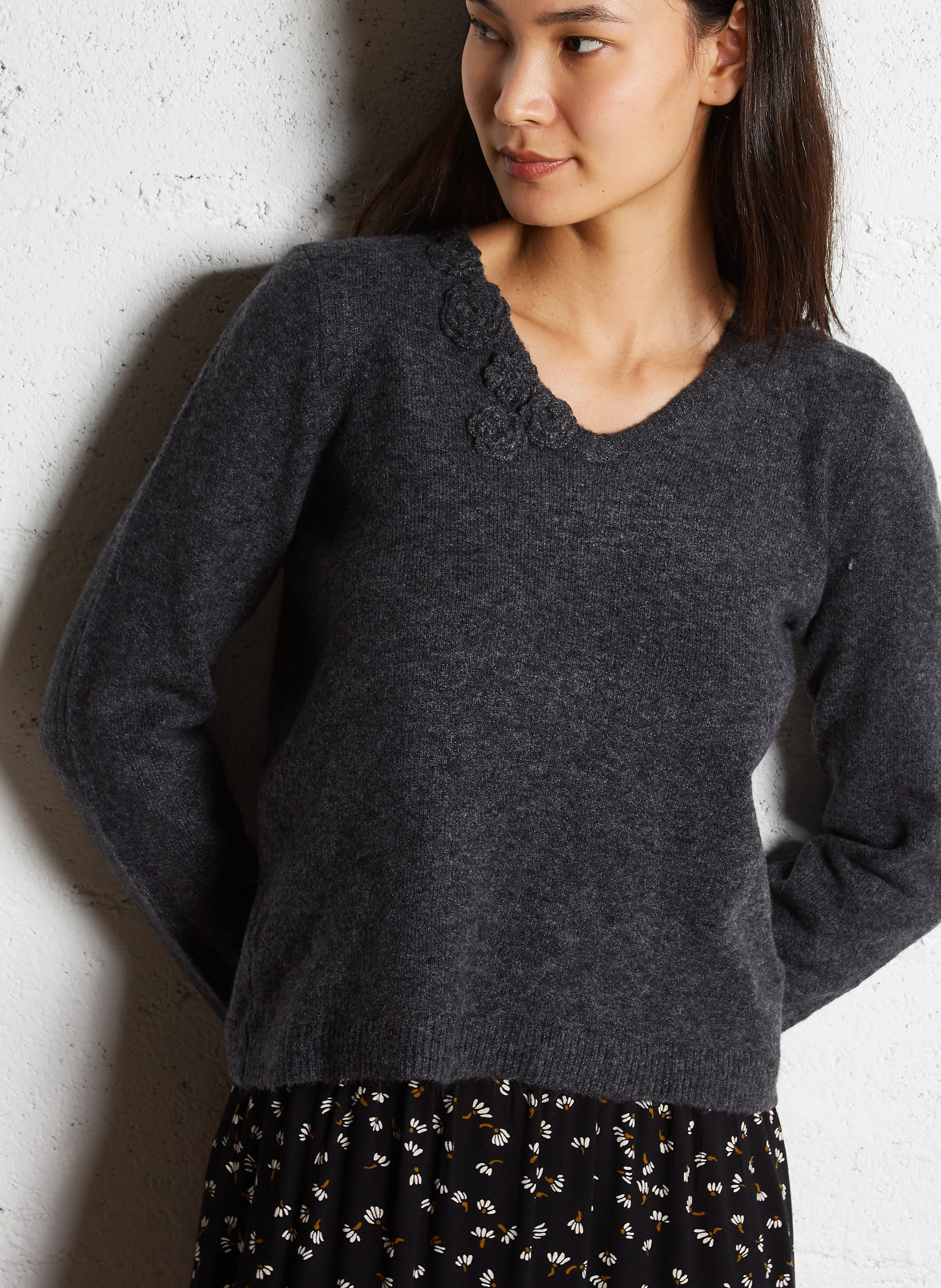 Pull ajusté à col V | Gris