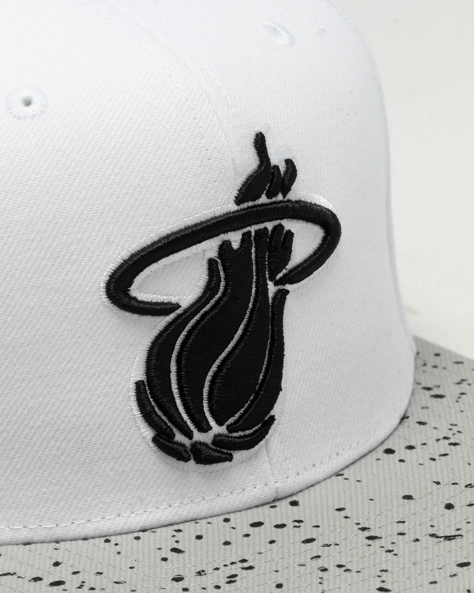 Mitchell & Ness NBA CEMENT TOP SNAPBACK HEAT