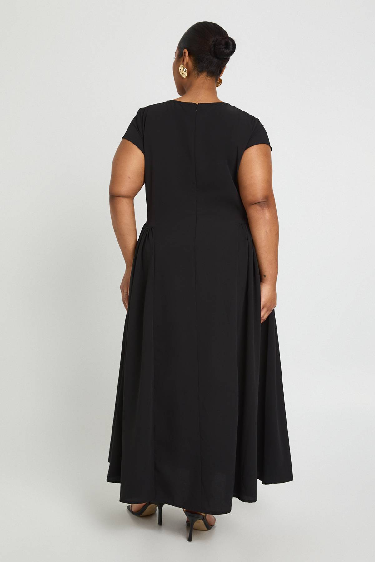 boohoo Robe Midaxi Grande Taille à Jupe Volumineuse Texturée