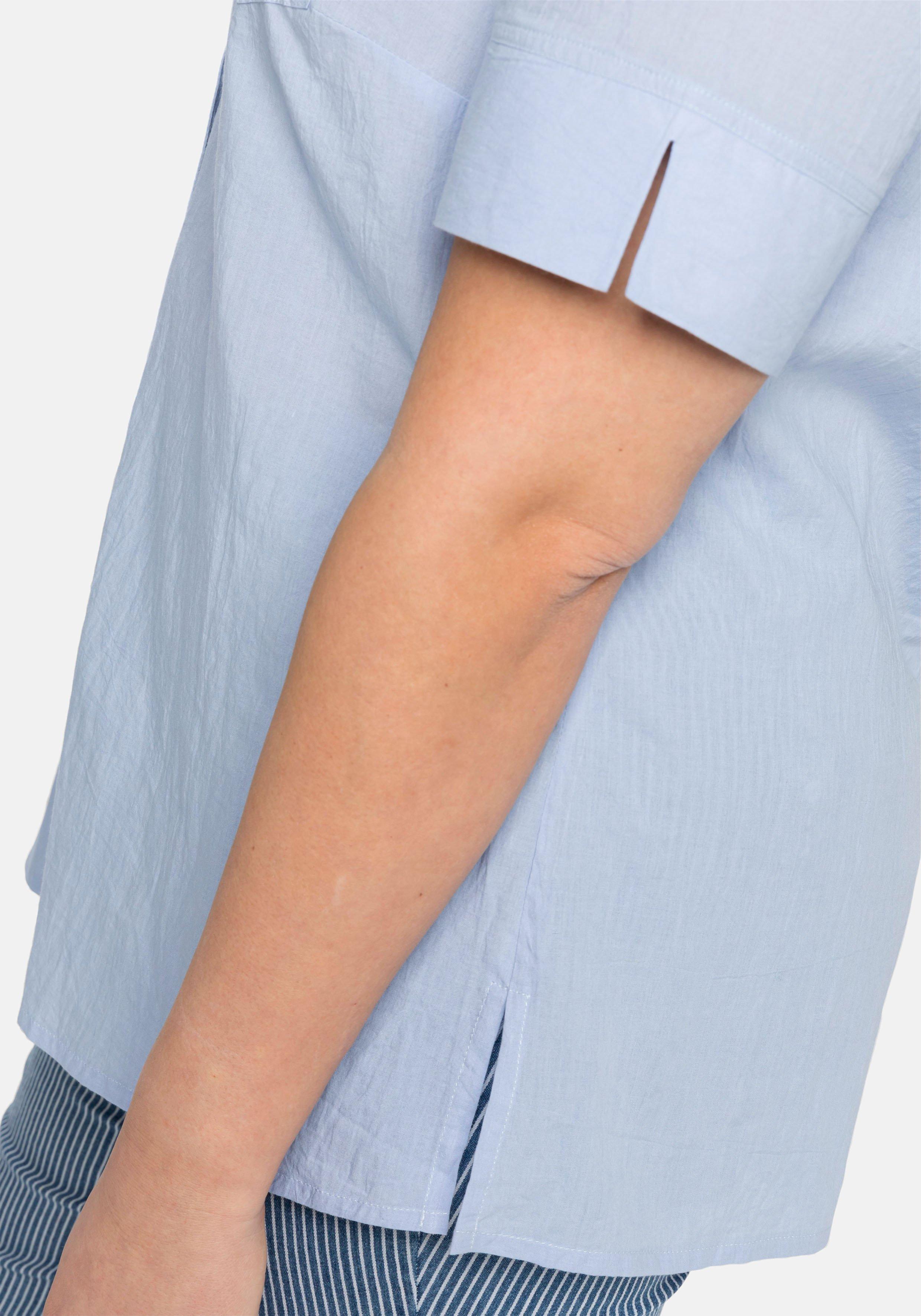 Bluse  in Crinkleoptik mit längerem Halbarm