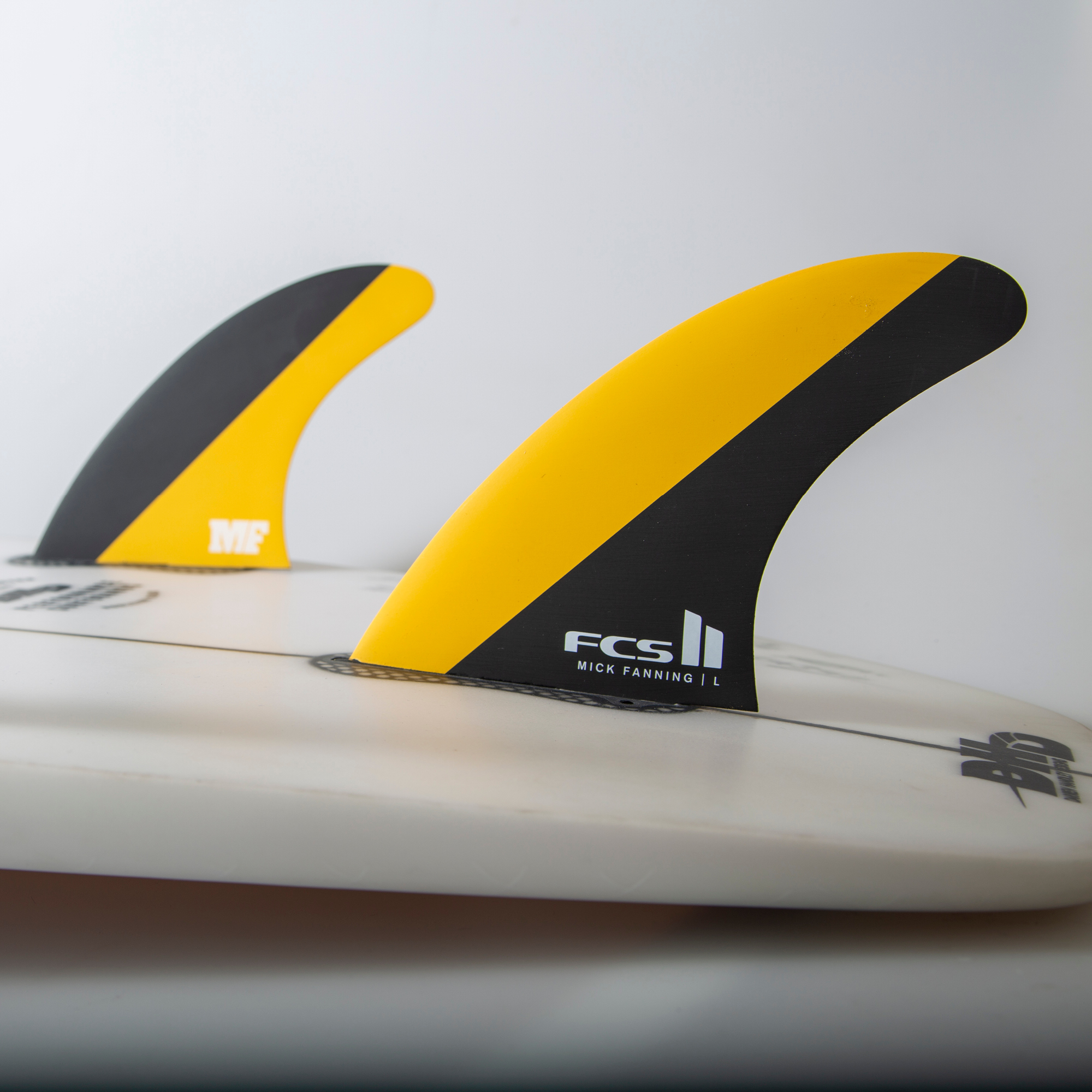 FCS FCS II MF PC Black/Mango - Medium Thruster