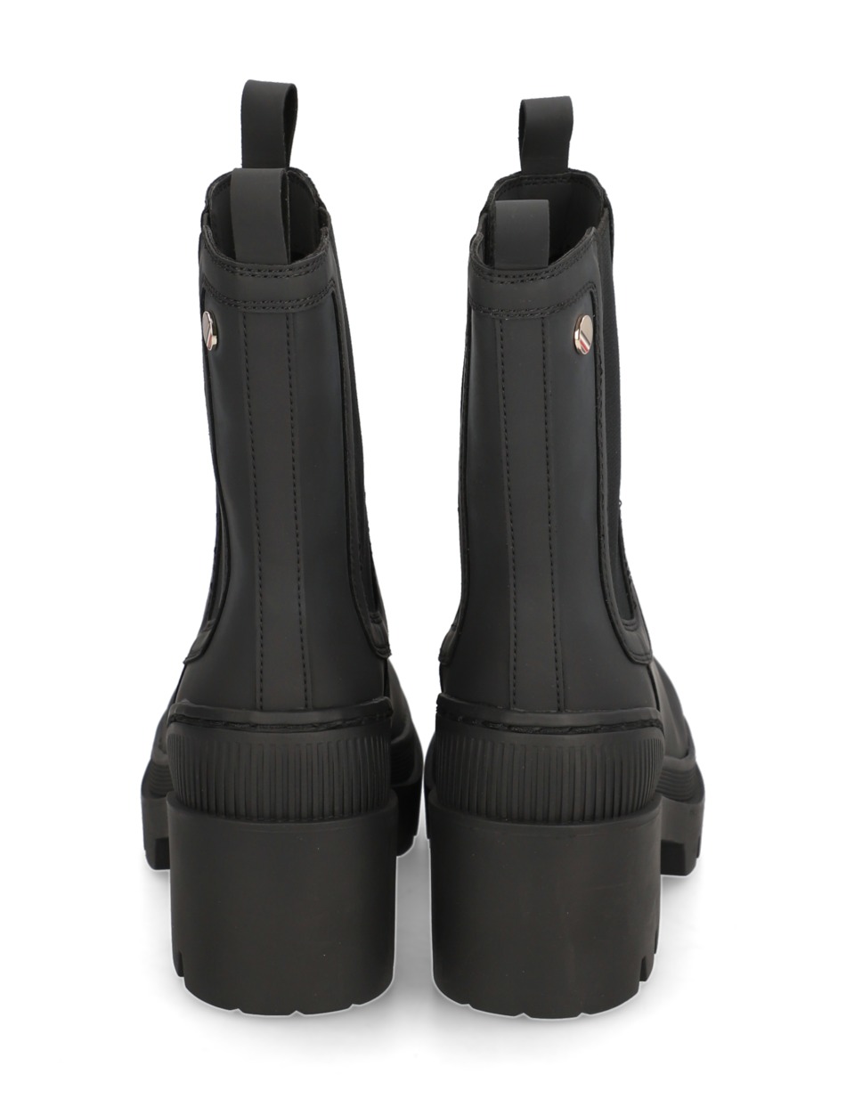 HEELED CHELSEY BOOT BIO
