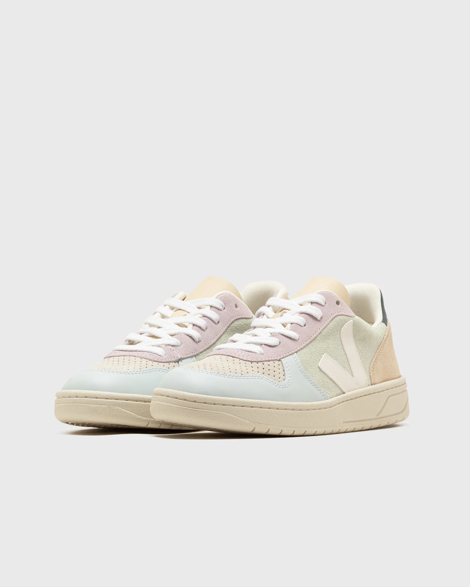 Veja V-10 SUEDE