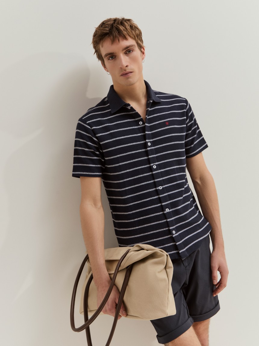 Polo camisa às riscas de manga curta