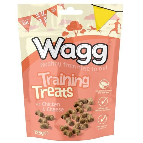 Pacote com 7 sachês de petiscos para treinamento de cães com sabor natural.