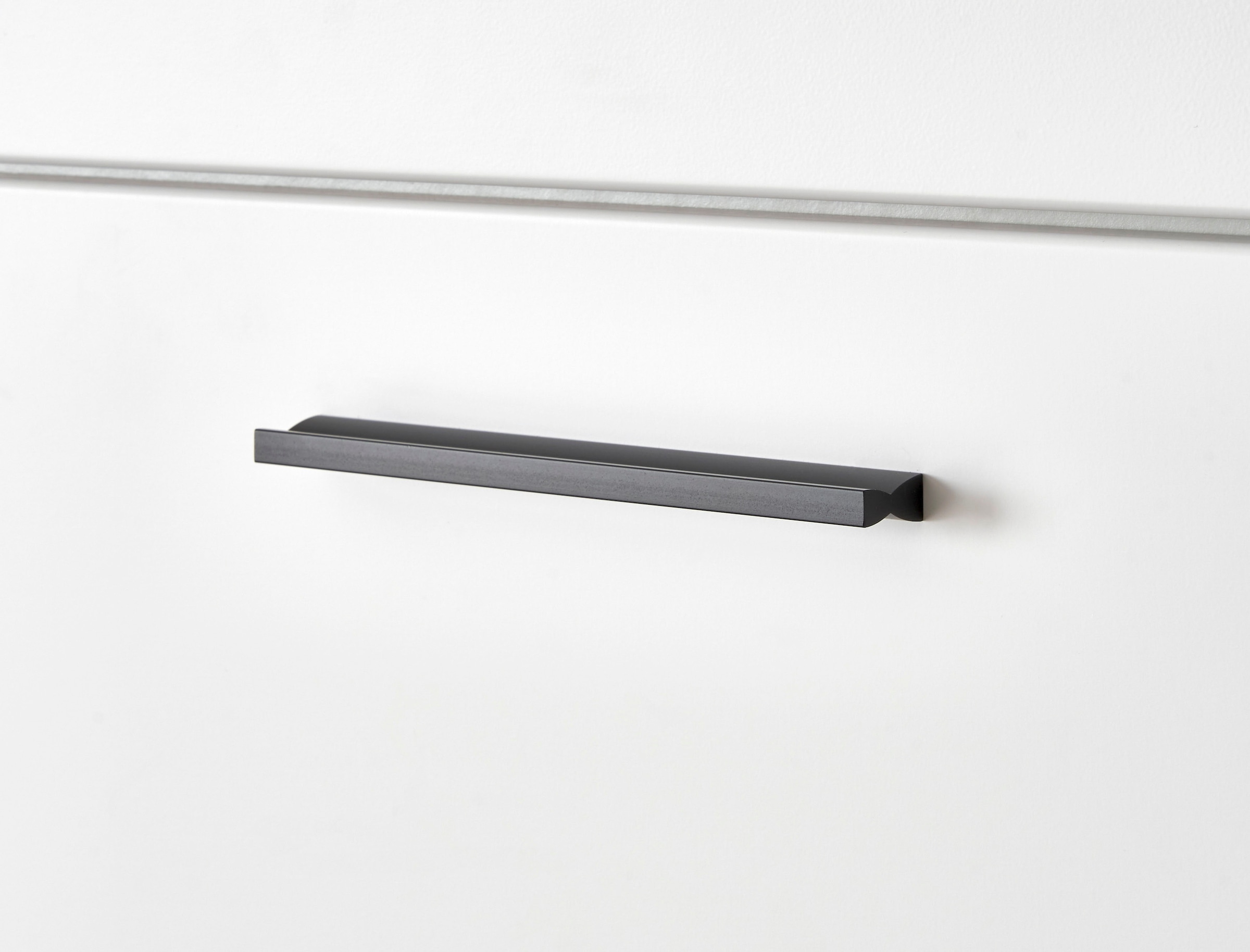 INOSIGN Lowboard »Brixen, moderner TV-Schrank, Kommode in Eiche Evoke Dekor mit Weiss« Metallgriffe, ausreichend Stauraum, vielseitig einsetzbar