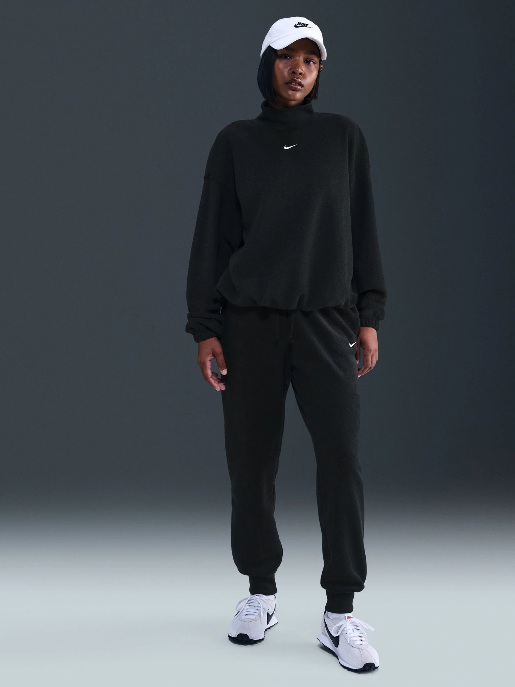 Zwart - Nike Oversized Sportswear Phoenix Plush Cozy Long-Sleeve Mock-Neck Top