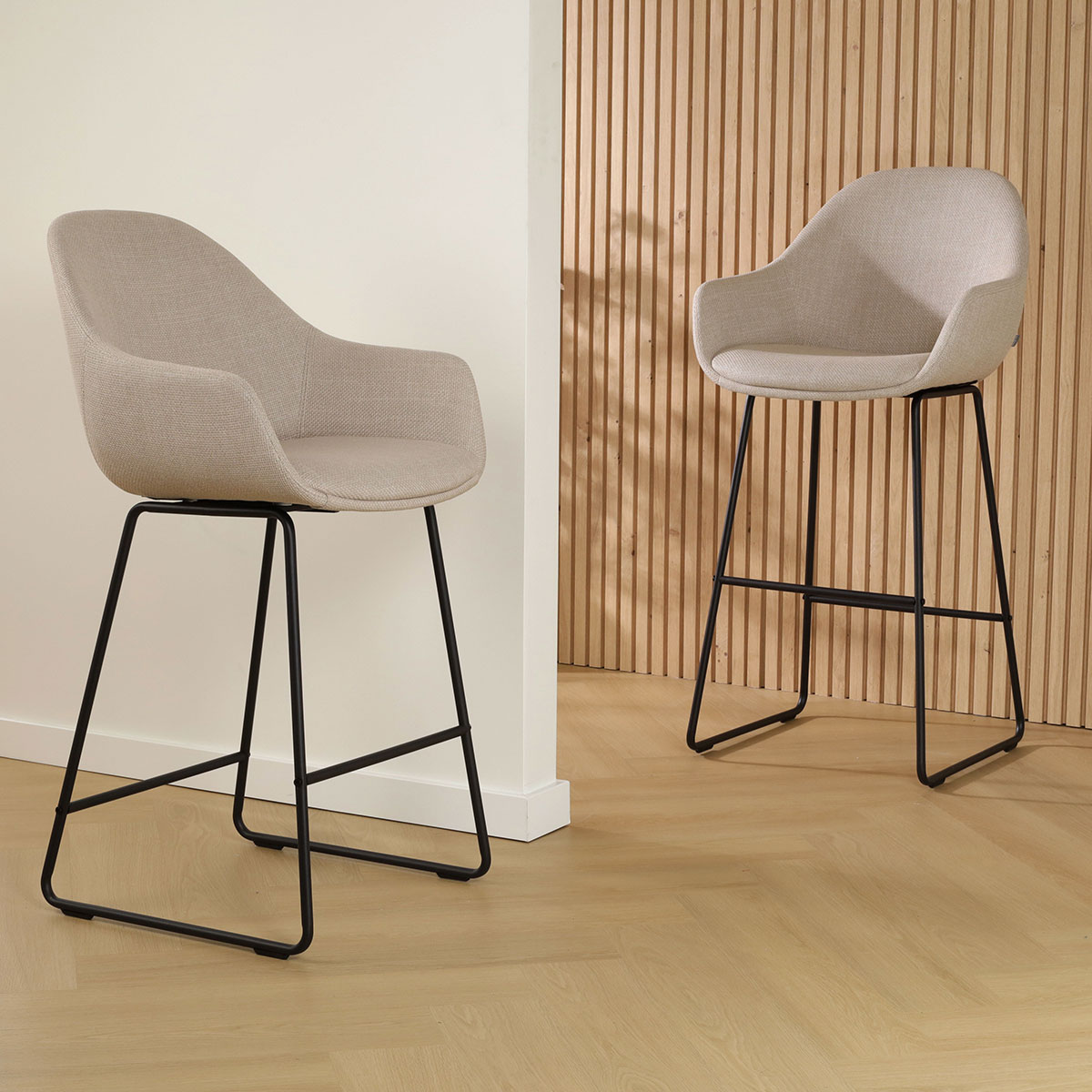 Barkruk Nino-Mae beige - zwart onderstel - 65 cm