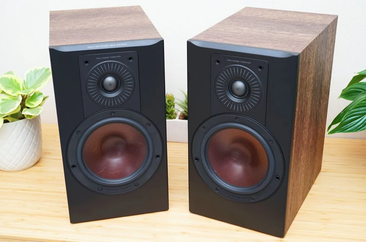 Dali Opticon 2 MKII Chêne foncé (la paire) Enceintes bibliothèque
