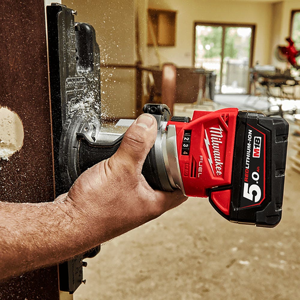 MILWAUKEE 18V FUEL™ Aparador de Revestimento Laminado M18FTR-0