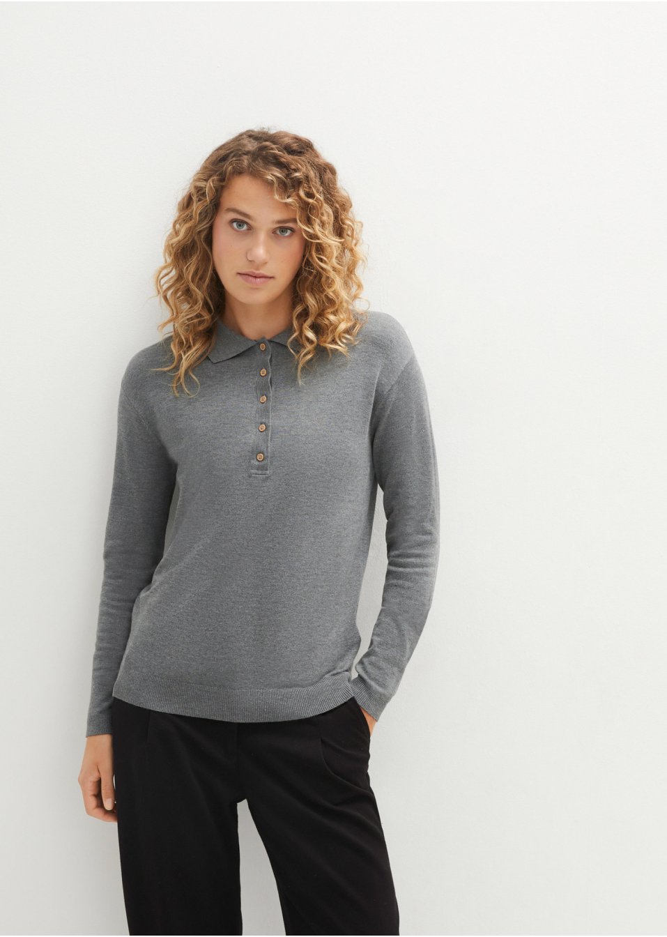 Pull en fine maille avec col et patte de boutonnage