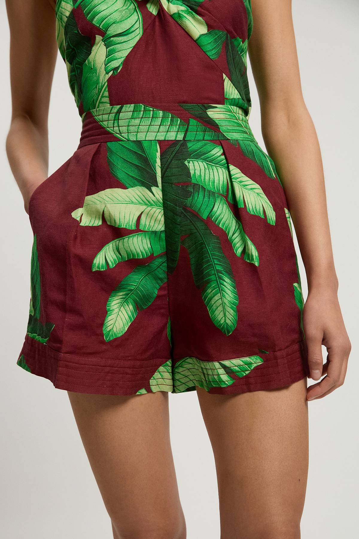 KarenMillen Short Tissé En Viscose Lin Motif Palmiers