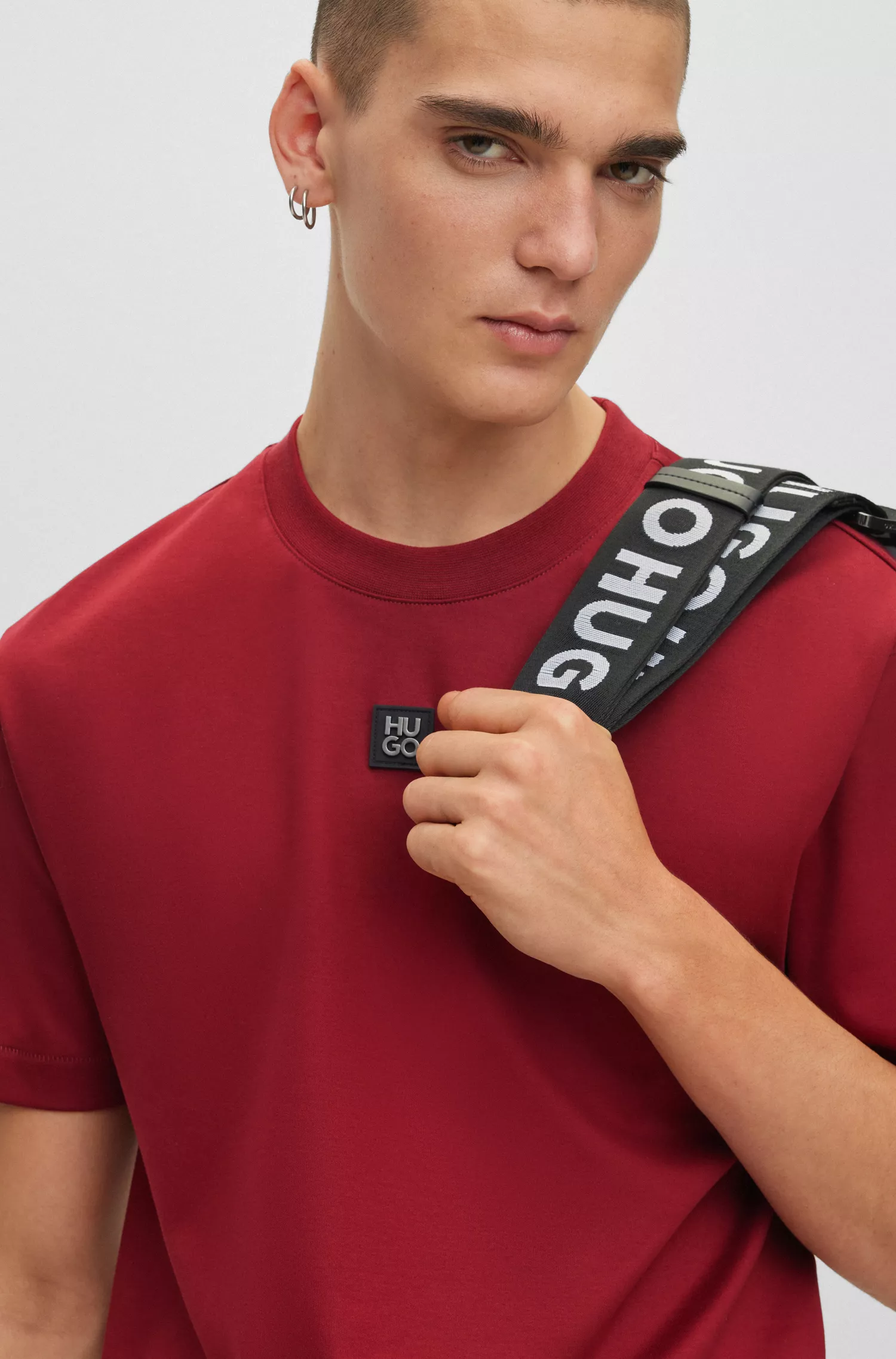 Camiseta HUGO vermelha em algodão interlock com logotipo empilhado