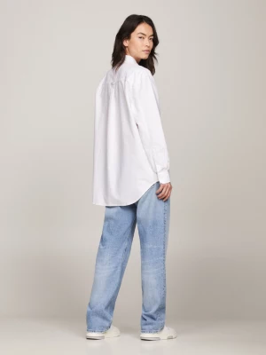 Camisa Oxford Boyfriend com Bolso e Patch de Emblema