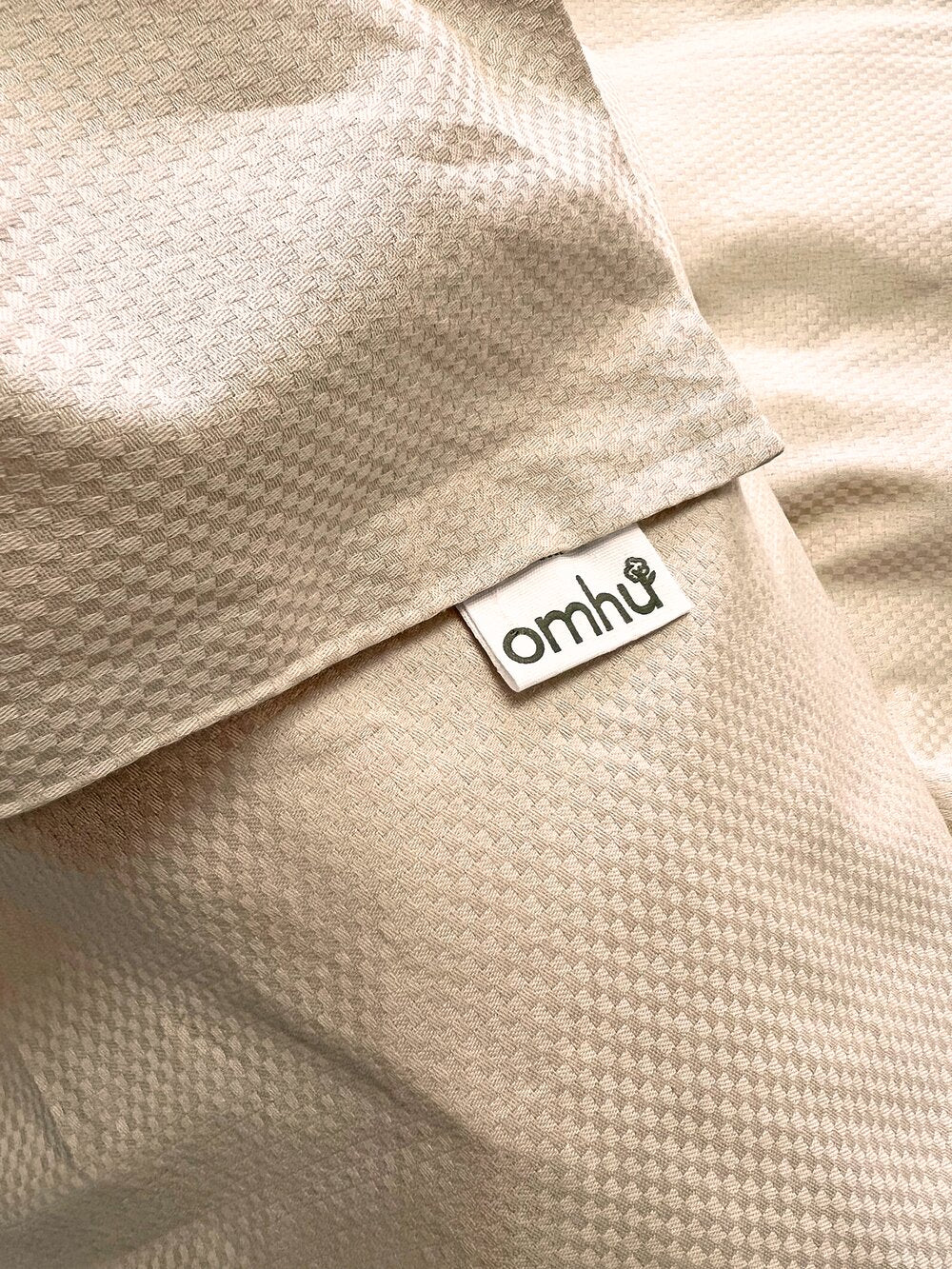 Omhu  Micro Tern Dobby satin sengetøj - sand