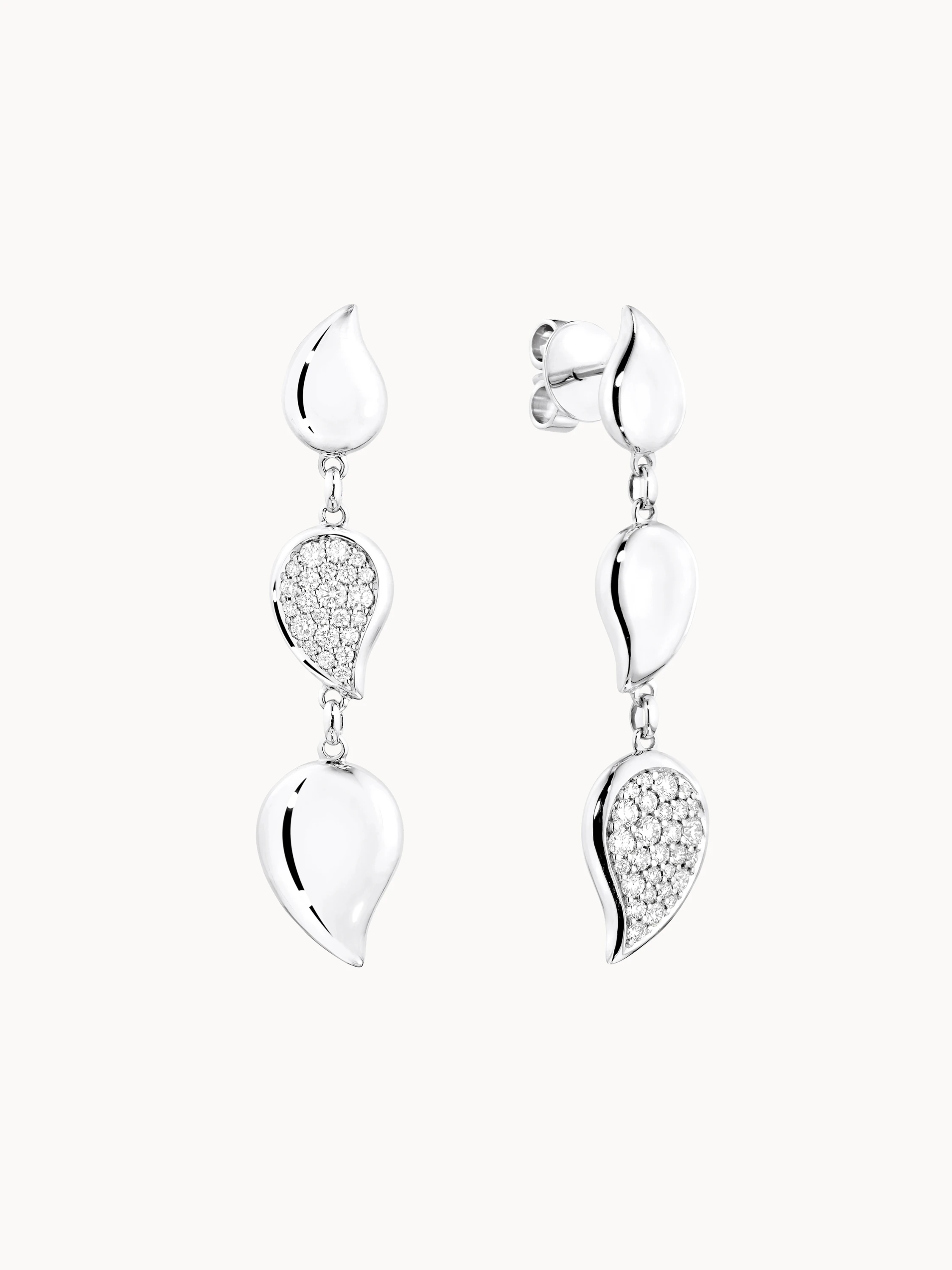 TAMARA COMOLLI Ohrringe OHRRINGE SIGNATURE WAVE - 3 DROP ELEMENTS - DIAMOND PAVÉ aus 18 Karat Weißgold mit Diamant Pavé