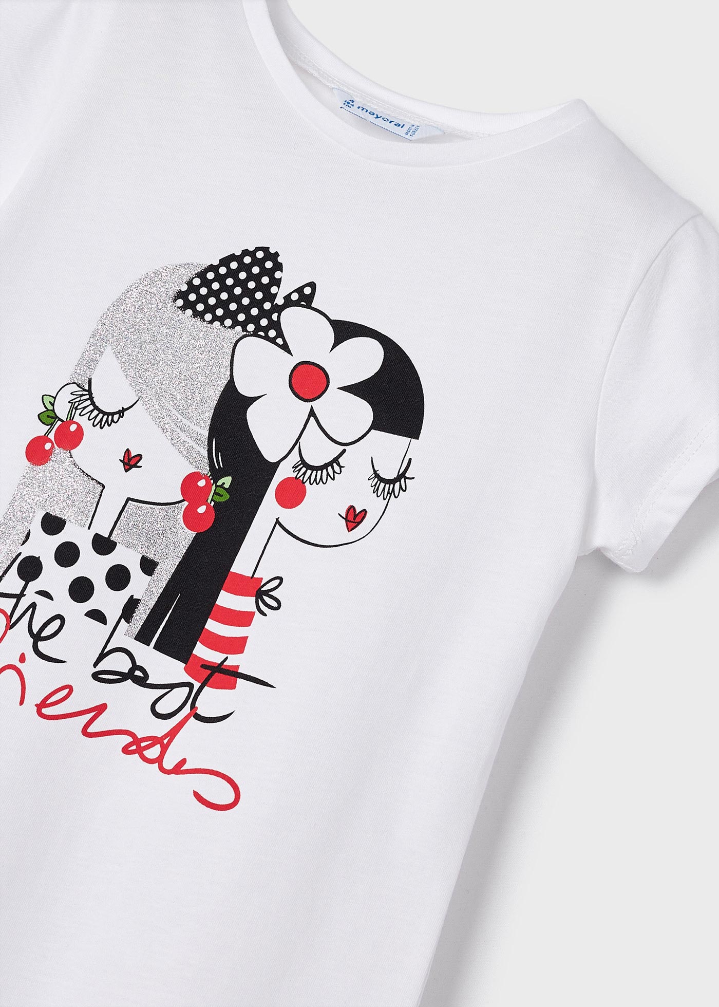 Camiseta feminina com estampa sustentável em algodão.