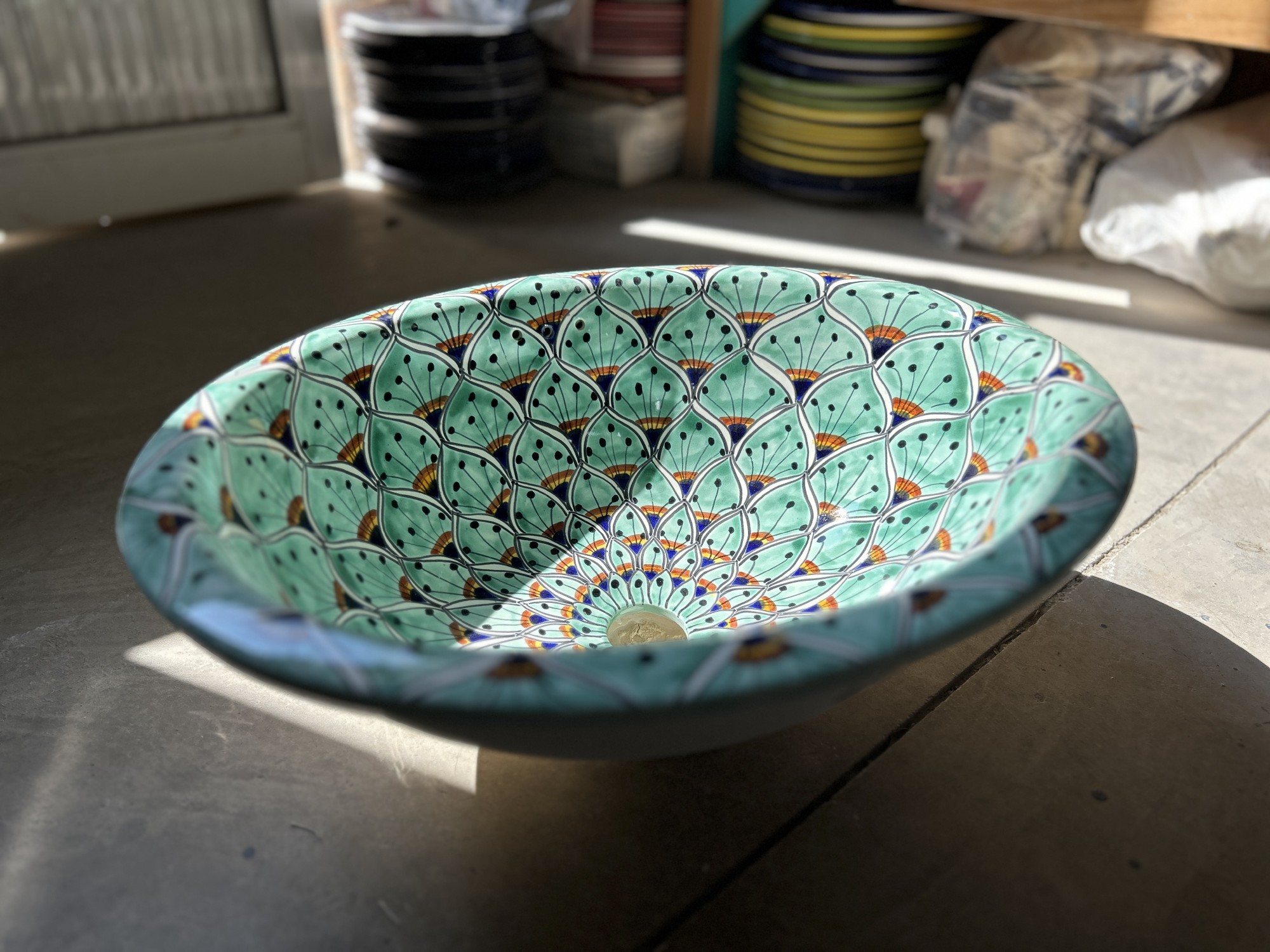Keramikwaschbecken 'Pfau', hellgrün, multicolor, B 45 cm, L 37 cm, H 17 cm von fischer's lagerhaus