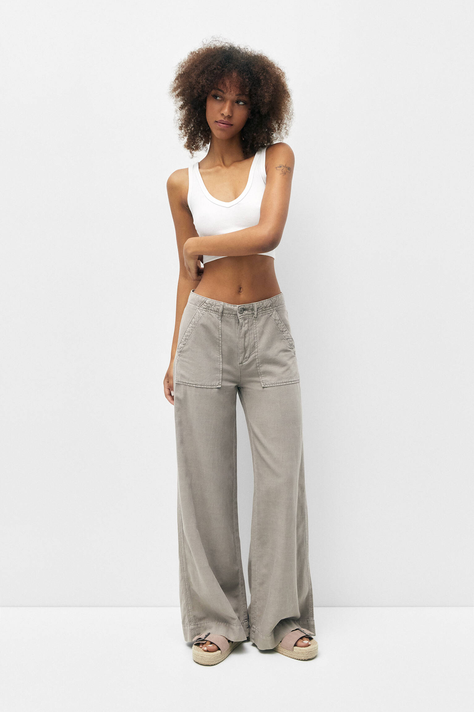 Calça rústica de perna larga com bolsos - cinza