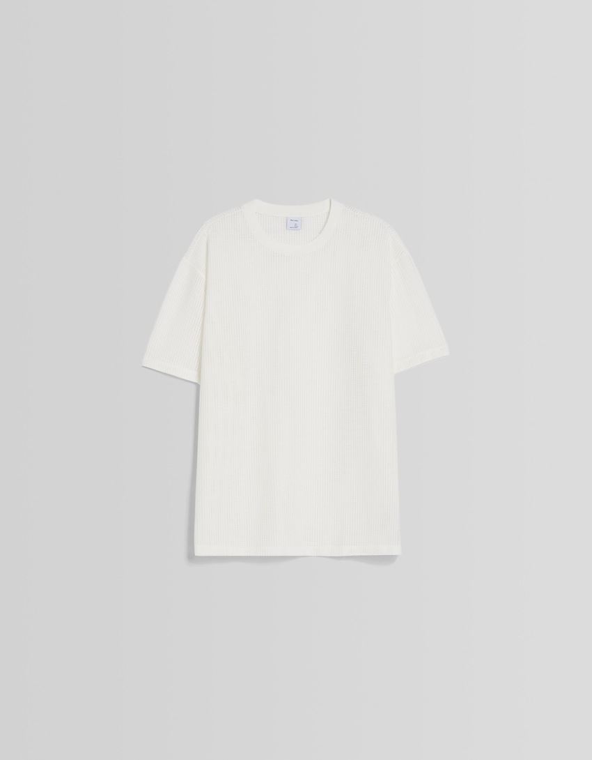Camiseta de manga curta com modelagem quadrada e detalhes em tela