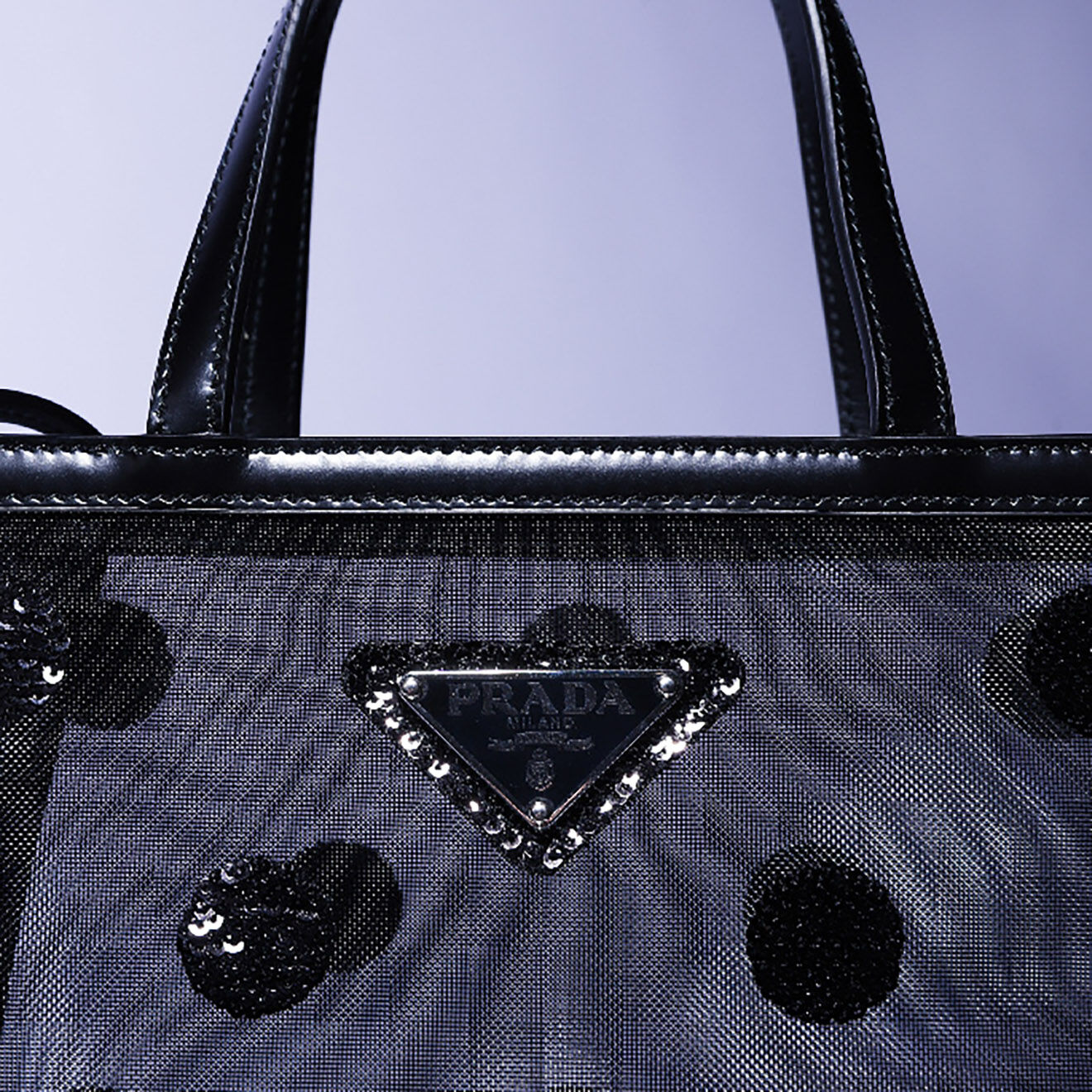 Prada Sac à main Petit Cabas en Résille et Sequins noir Etat: Parfait état - Longueur 21 cm