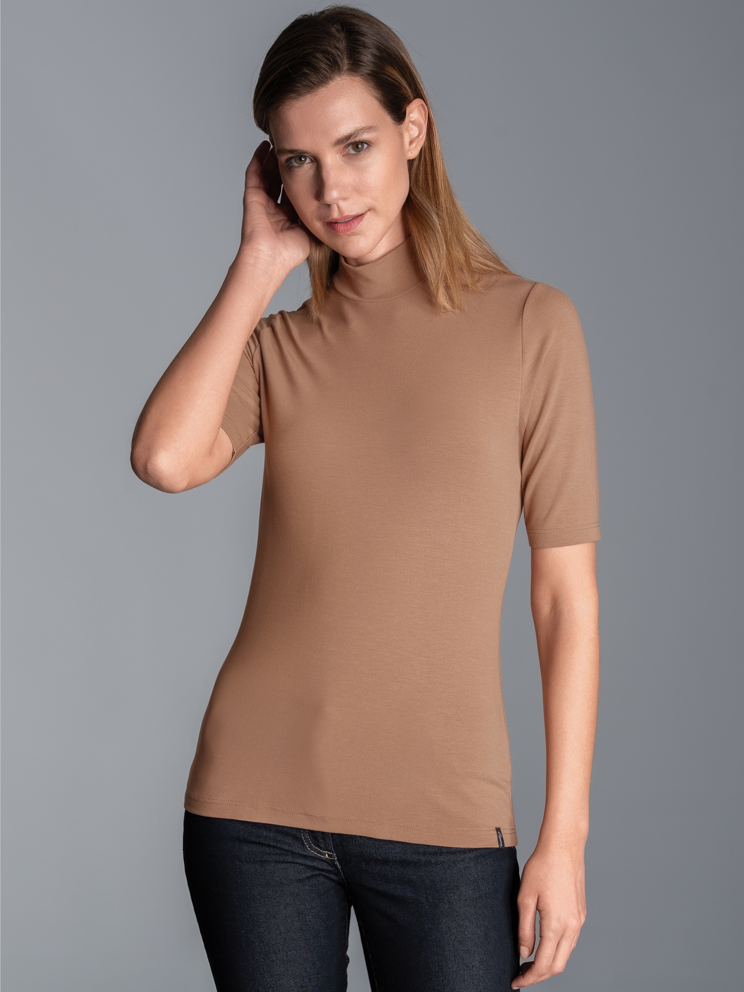 T-Shirt mit elastischem Stehkragen Haselnuss