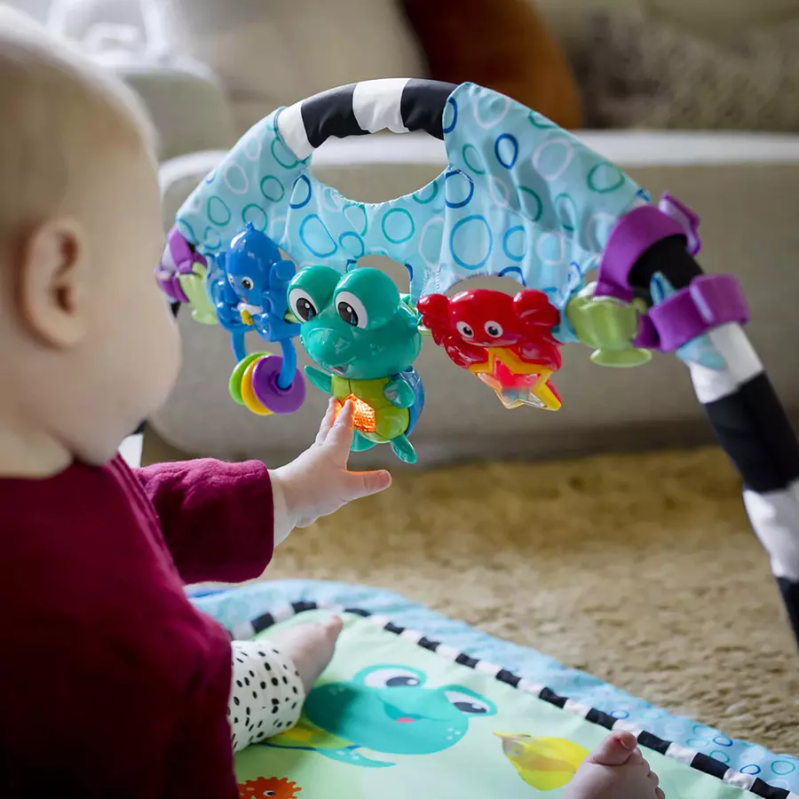 Baby Einstein Neptune's Discovery Reef™ Aktivitätsmatte und Spielzeugbogen zum mitnehmen