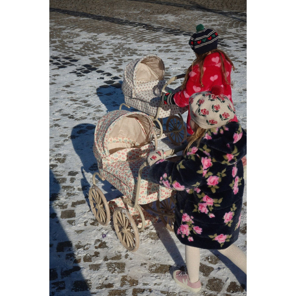 Køb Konges Sløjd Lumina Minnie Dukke Klapvogn