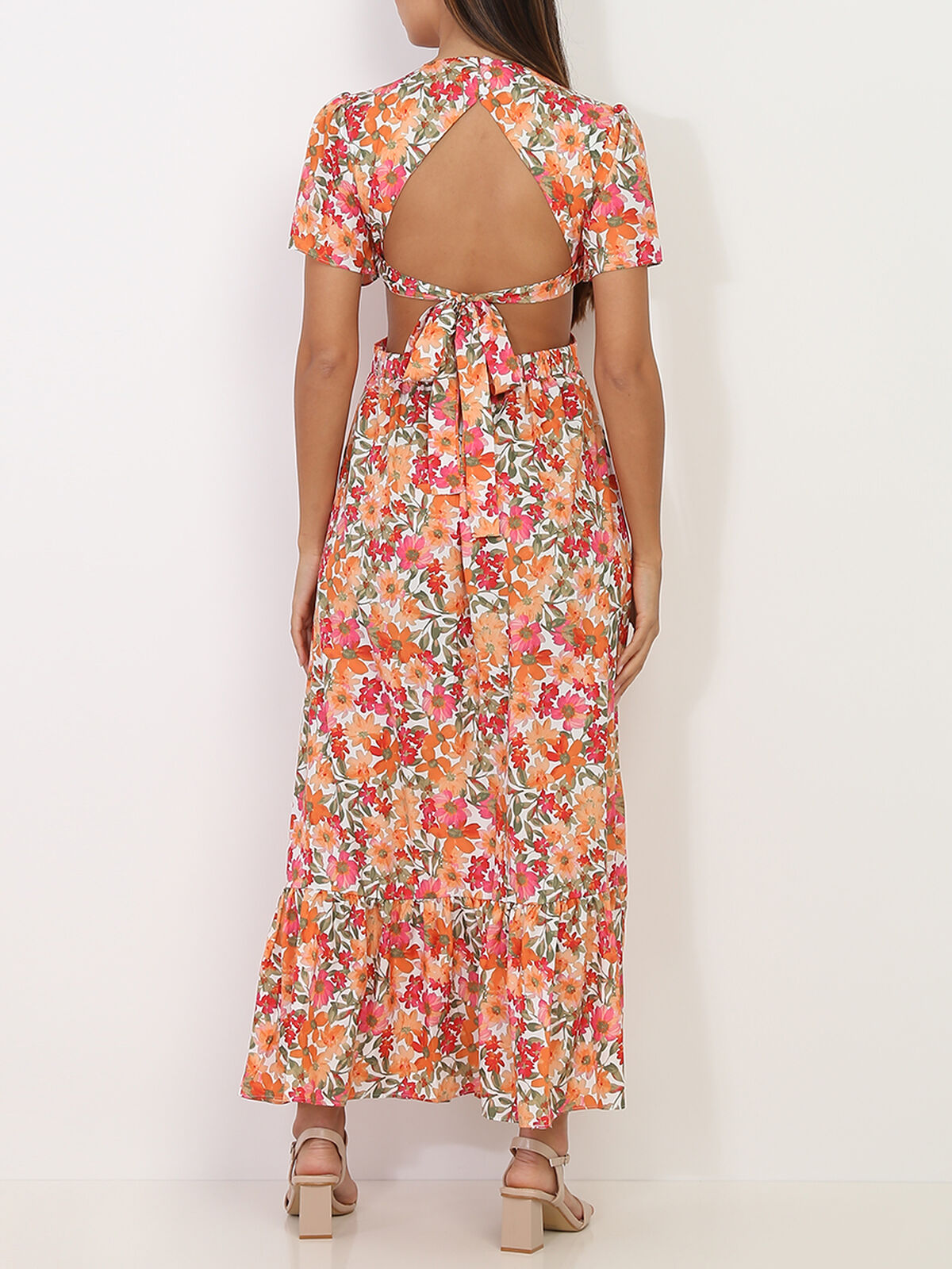Robe longue à fleurs avec découpes- Blanc