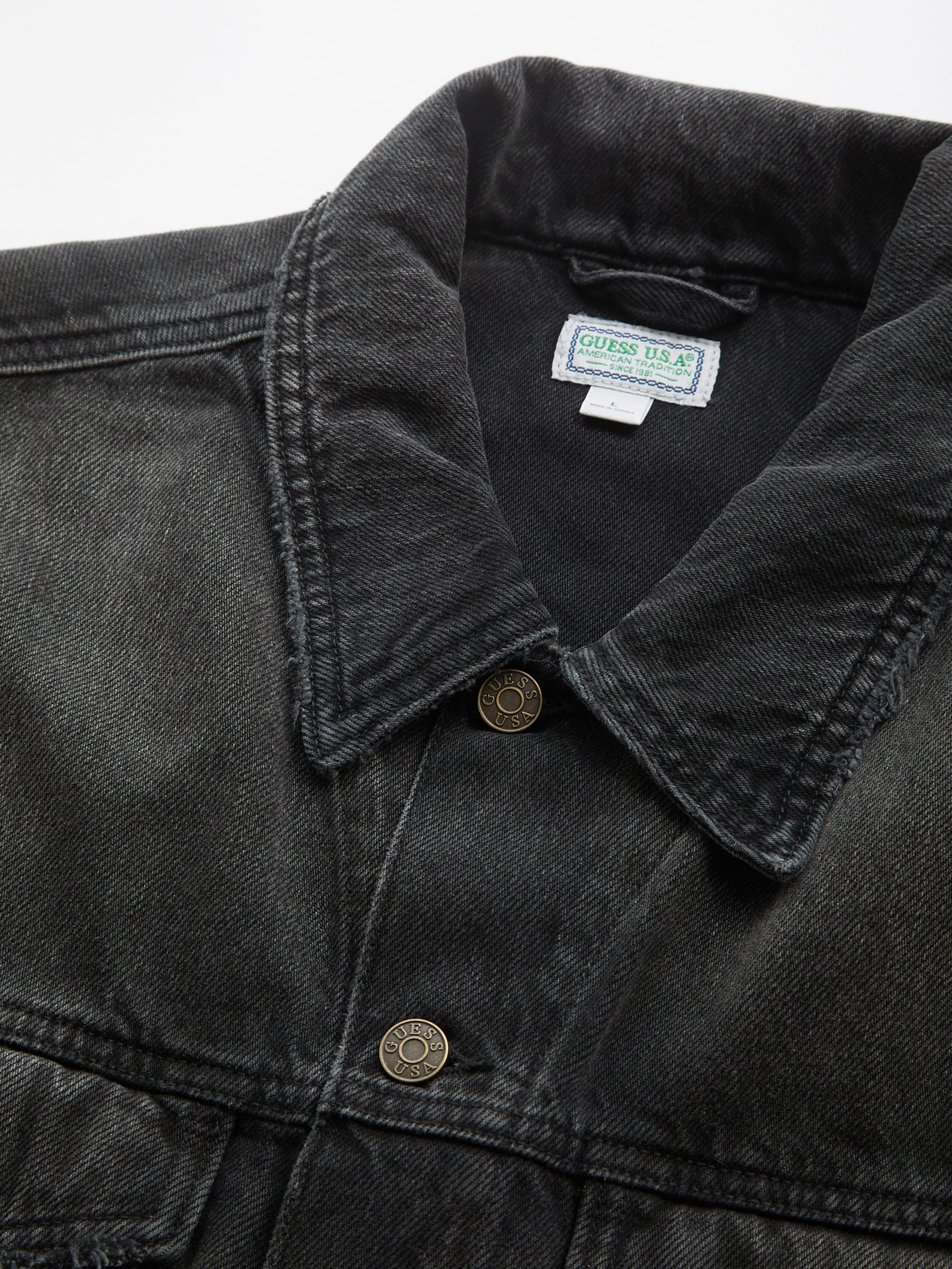 jaqueta jeans preta desgastada