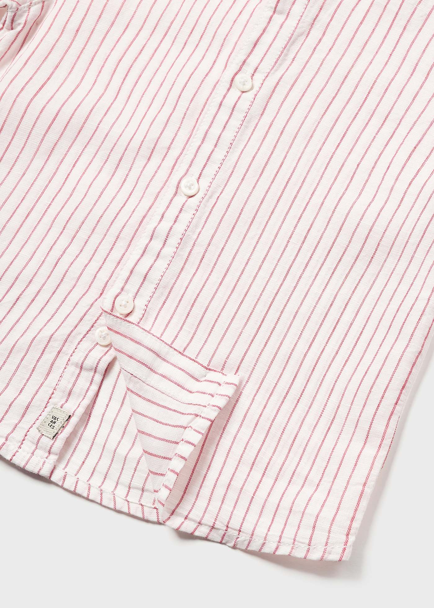 Camisa infantil de manga curta com bordado e gola mandarim.