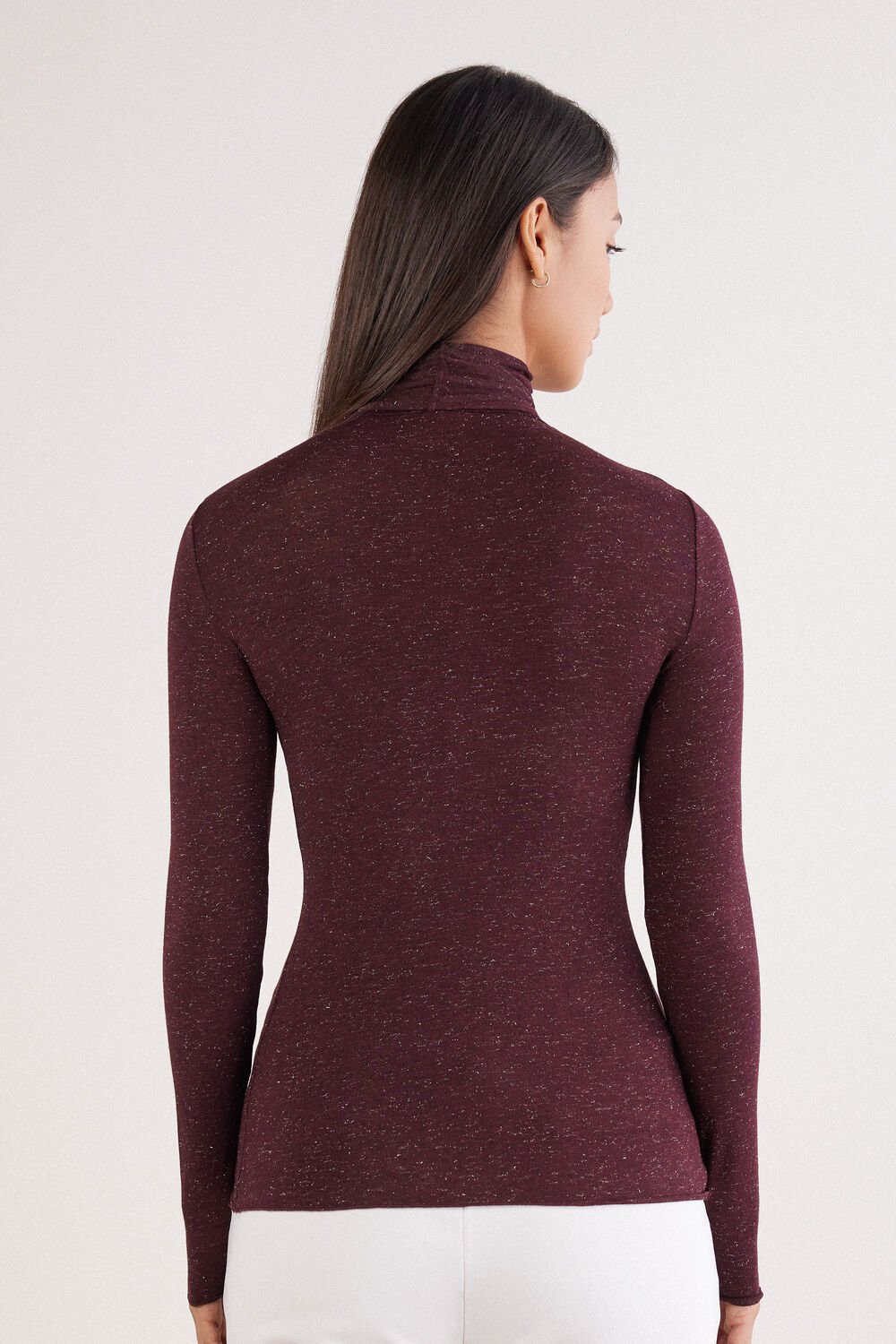 Blusa de gola alta em modal leve com lamê de cashmere