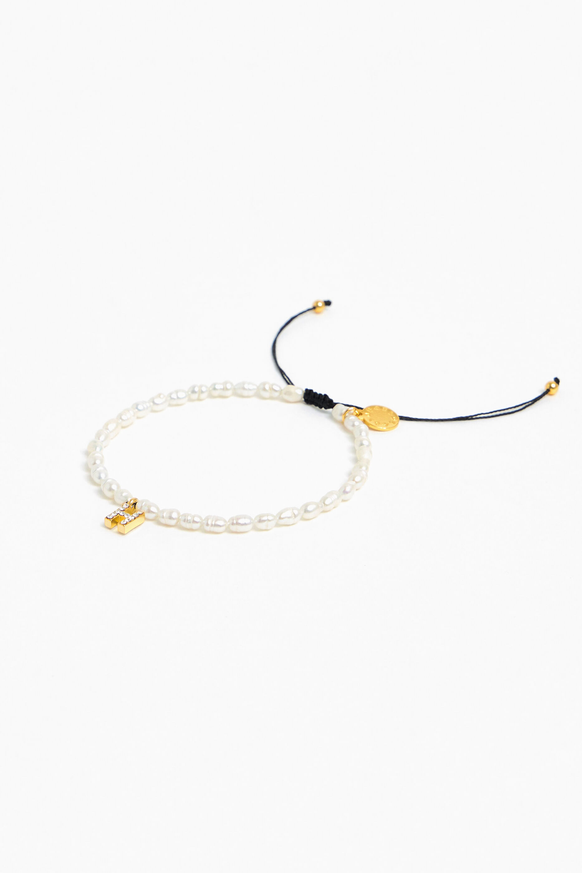 Pulseira de pérolas com a letra H