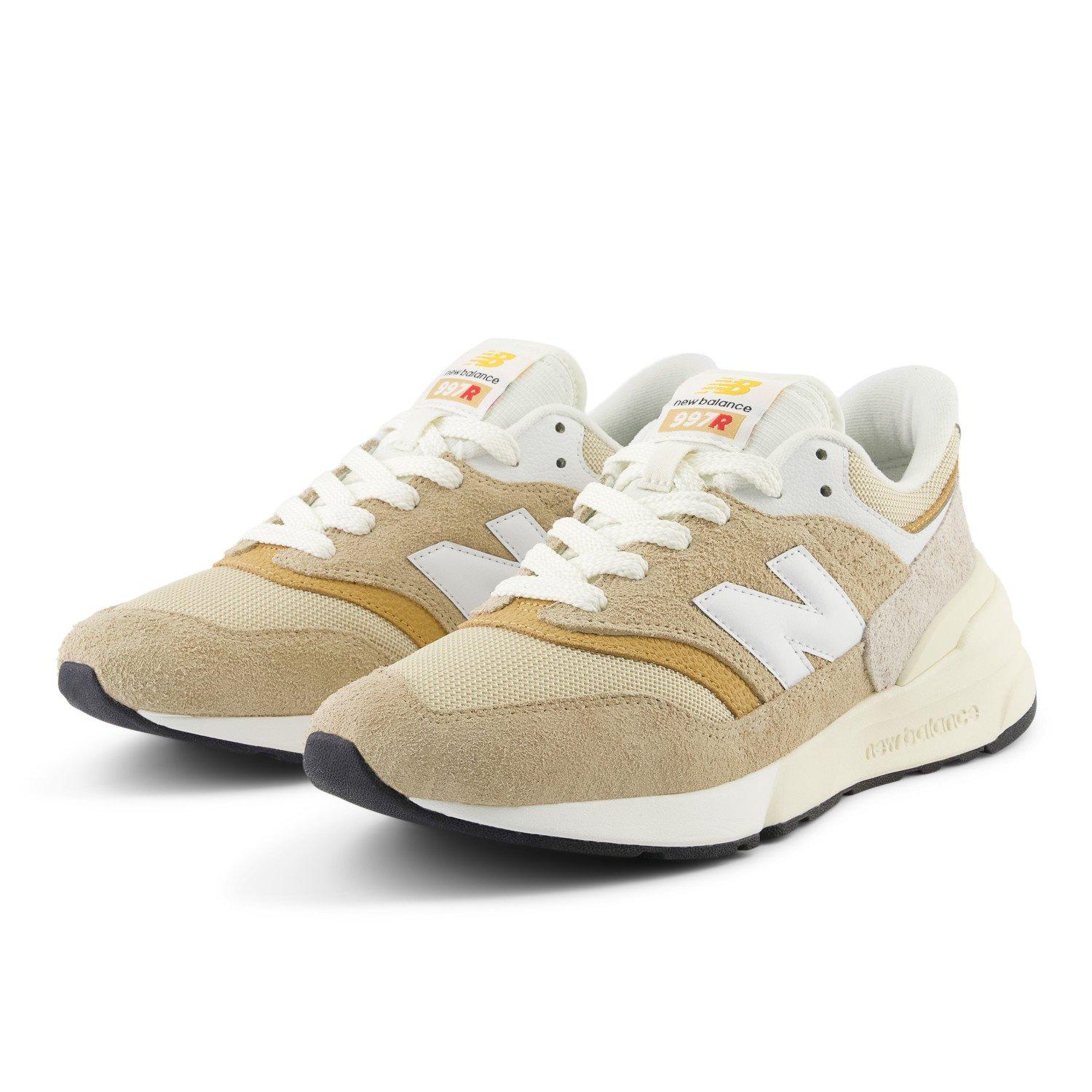 New Balance 977R Trainers