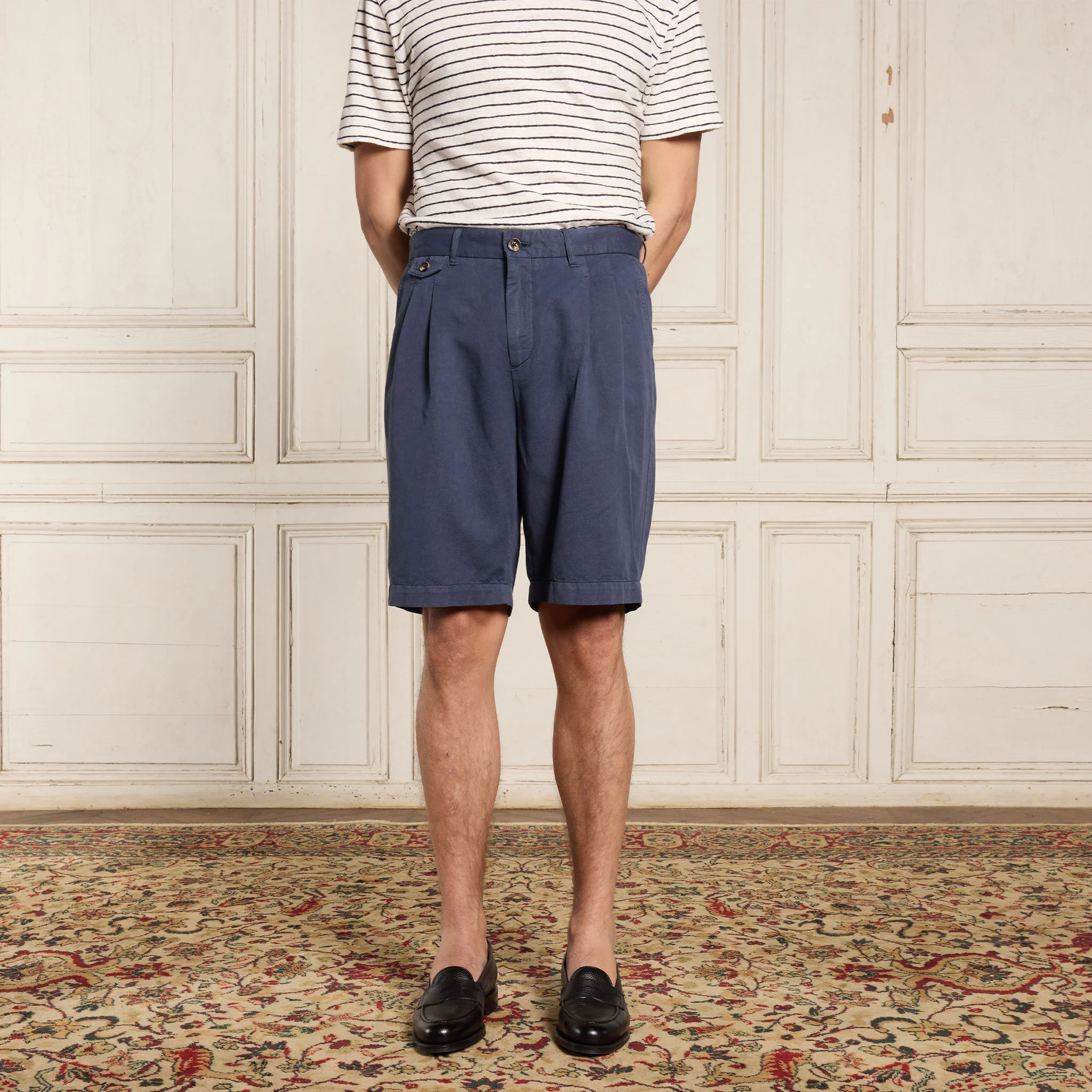 Navy cotton and linen double-pleated shorts