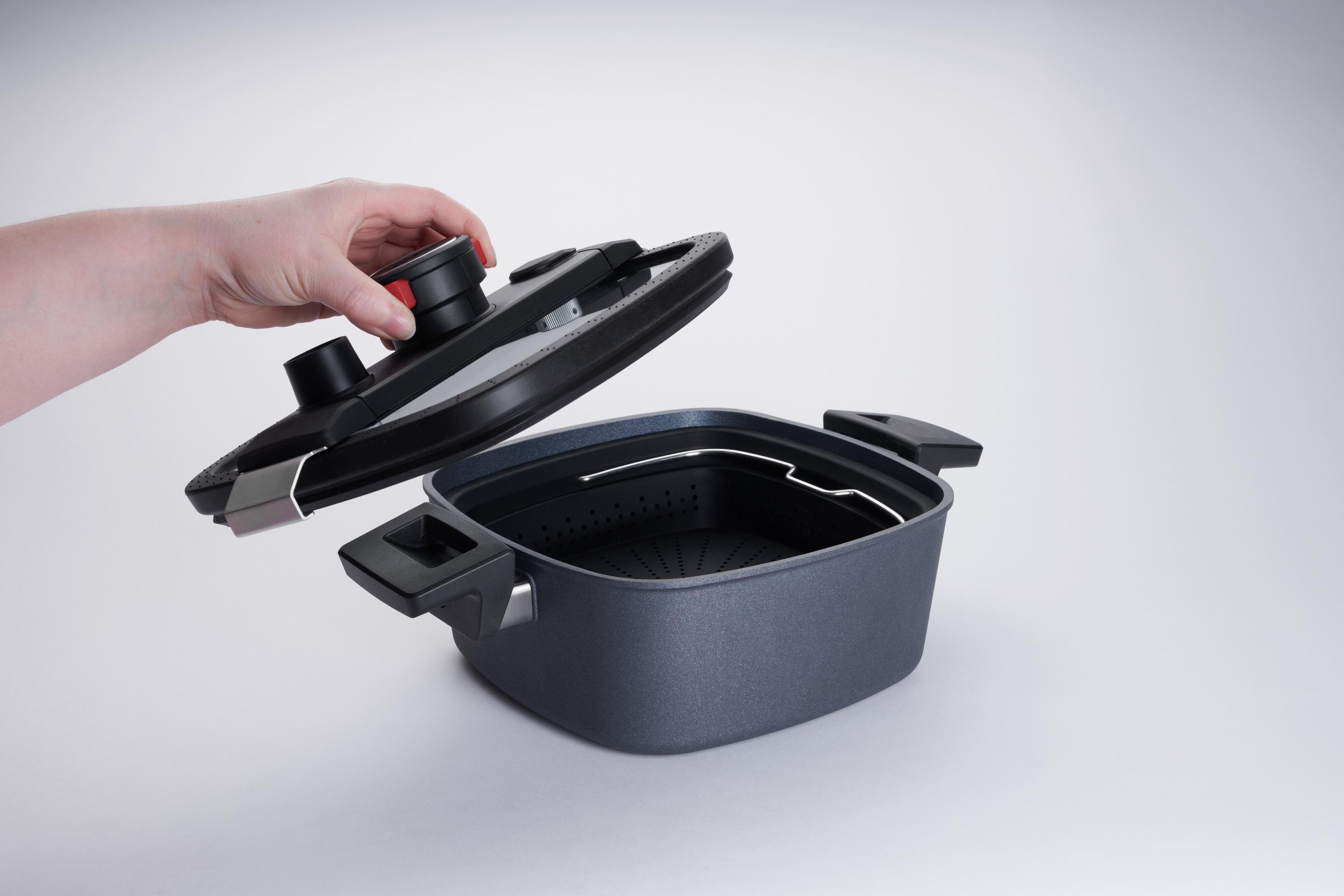 Active Lite Guss-Kasserolle, 3-tlg., 22 x 22 cm mit Siebeinsatz von WOLL