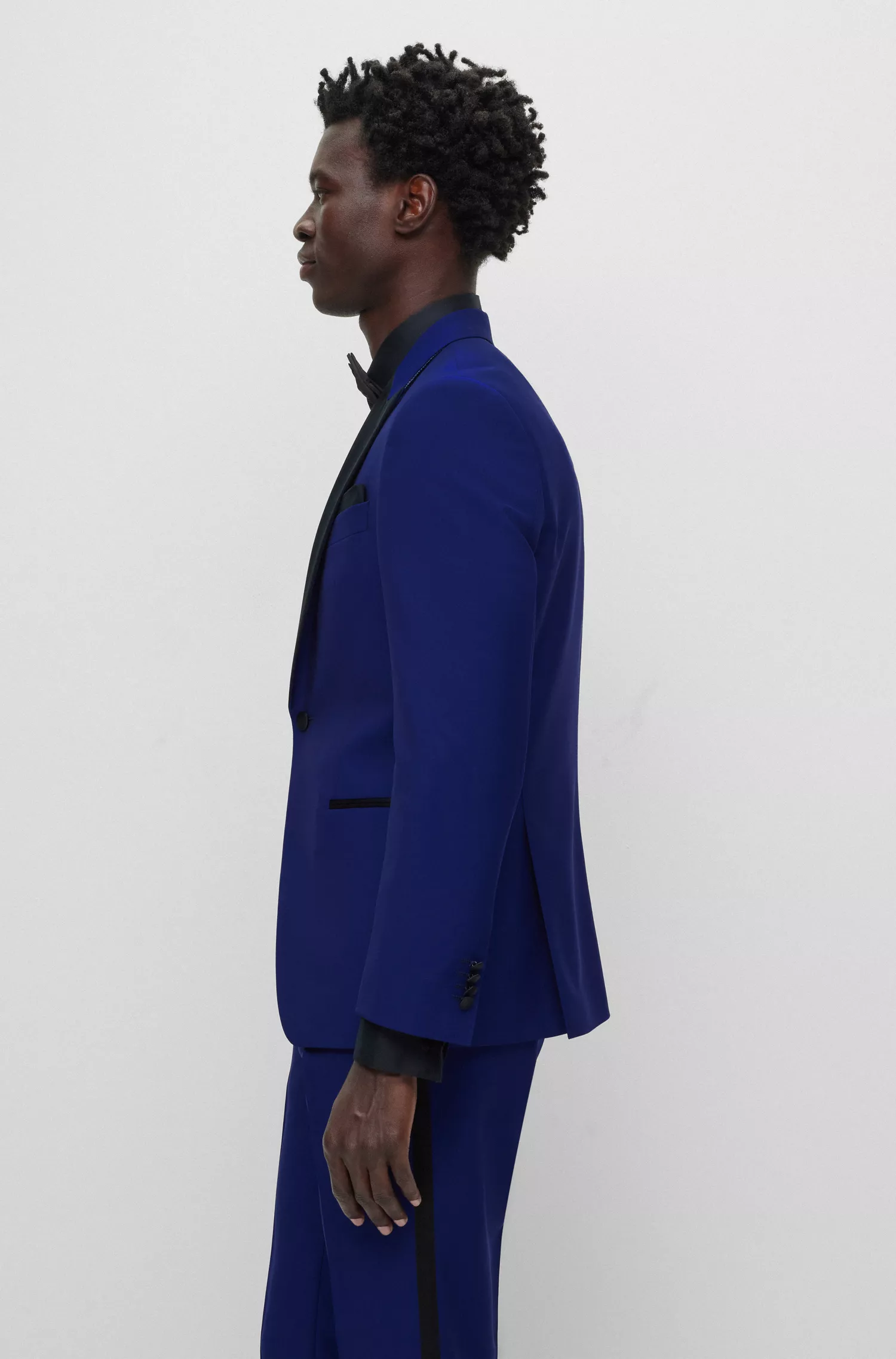 Smoking BOSS preto slim-fit em lã virgem italiana e mohair