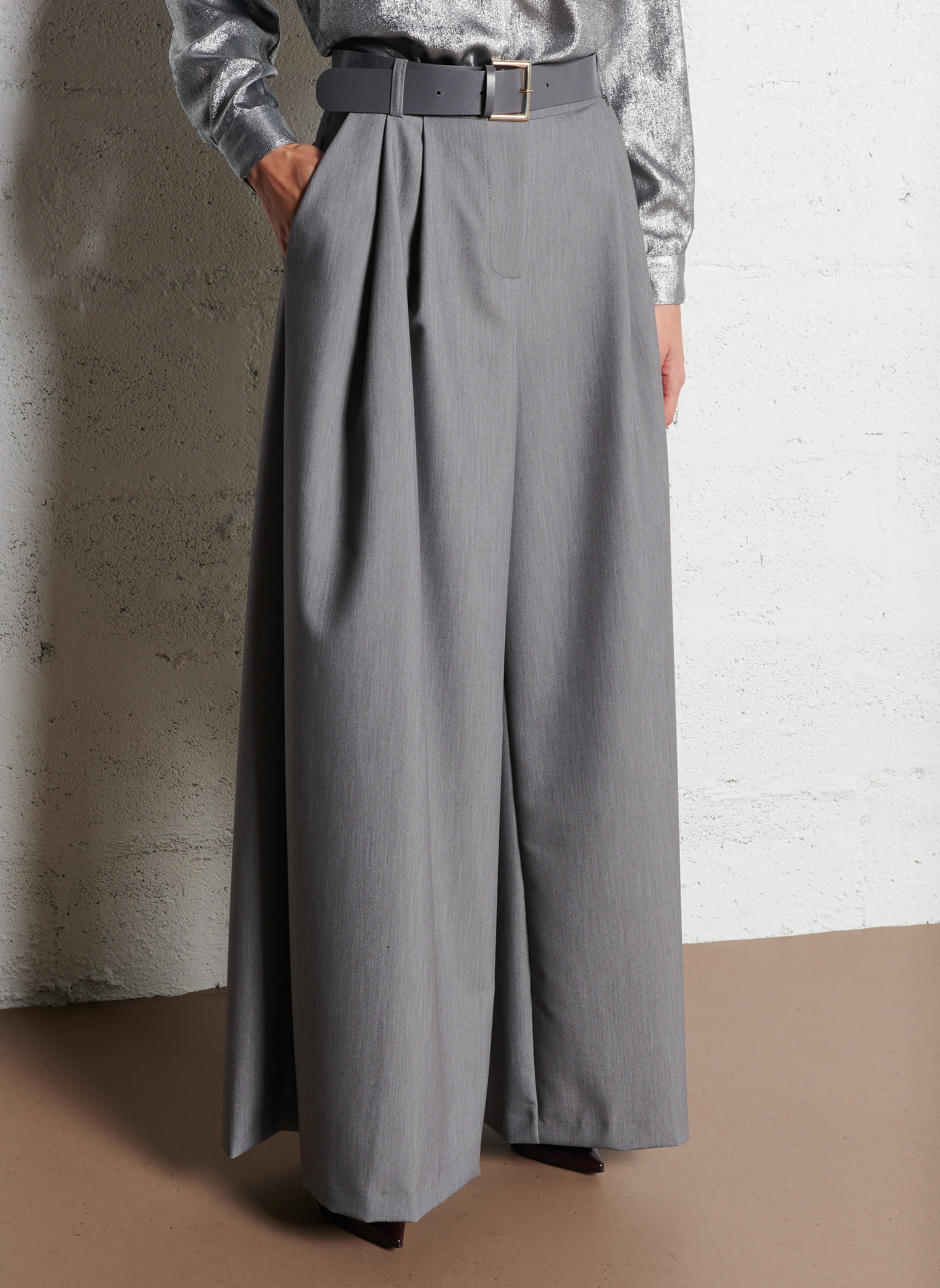 Pantalon palazzo à ceinture| Gris