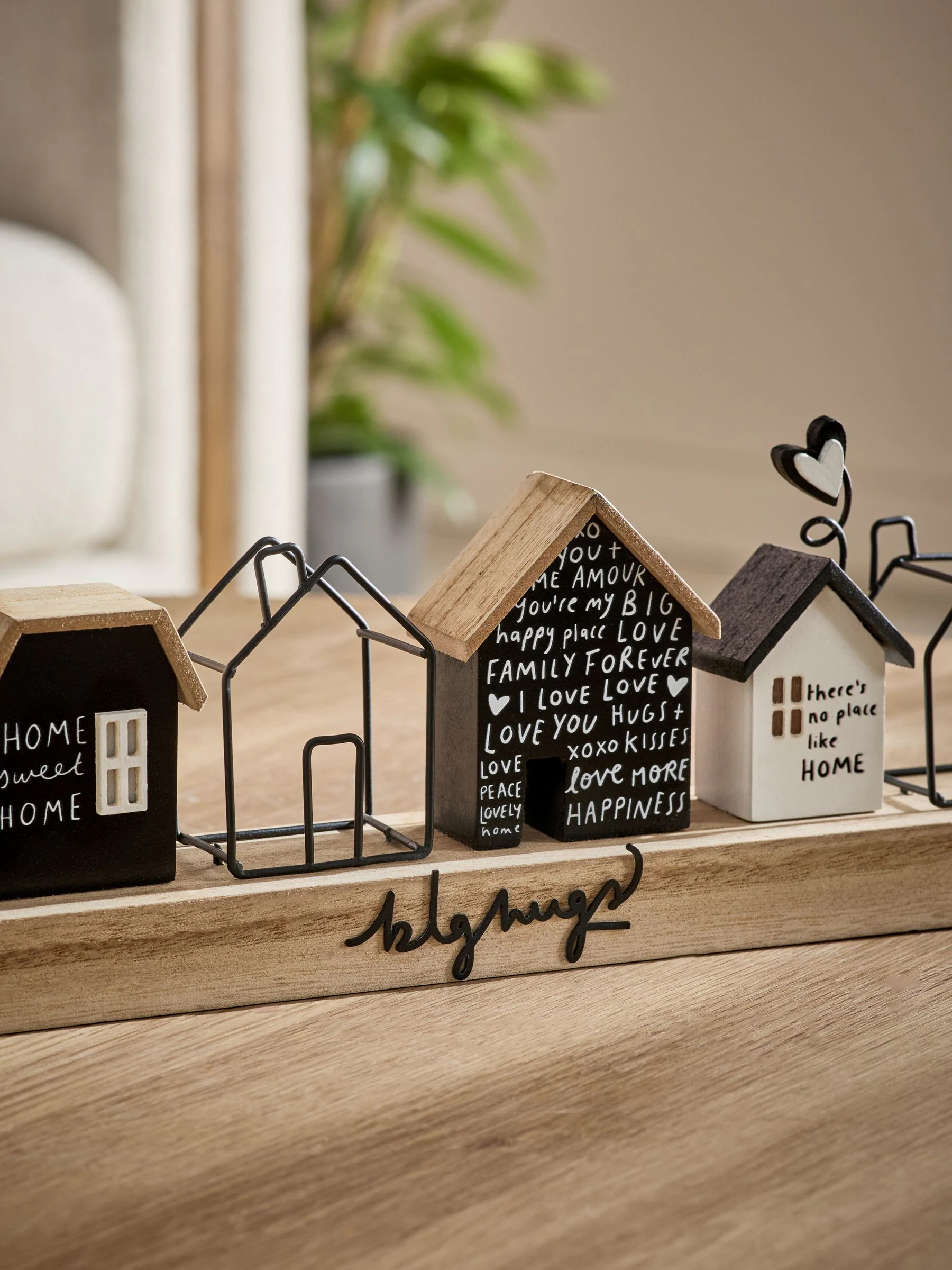 Big Hugs Slogan House Scene Ornament