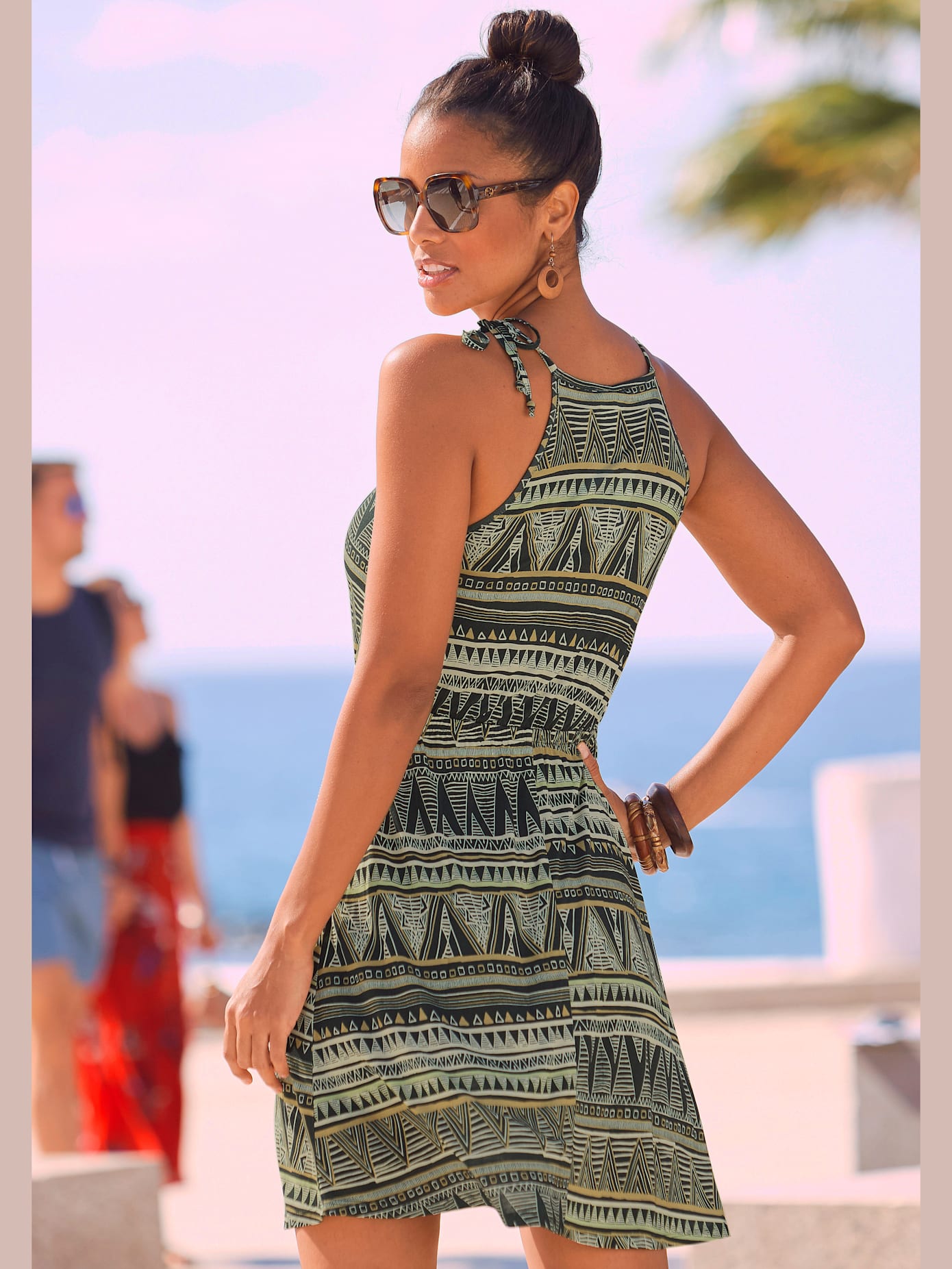 Robe en jersey encolure avec découpes tendance