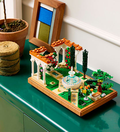 LEGO® Icons - Springbrunnengarten 10359 - 1302 Teile