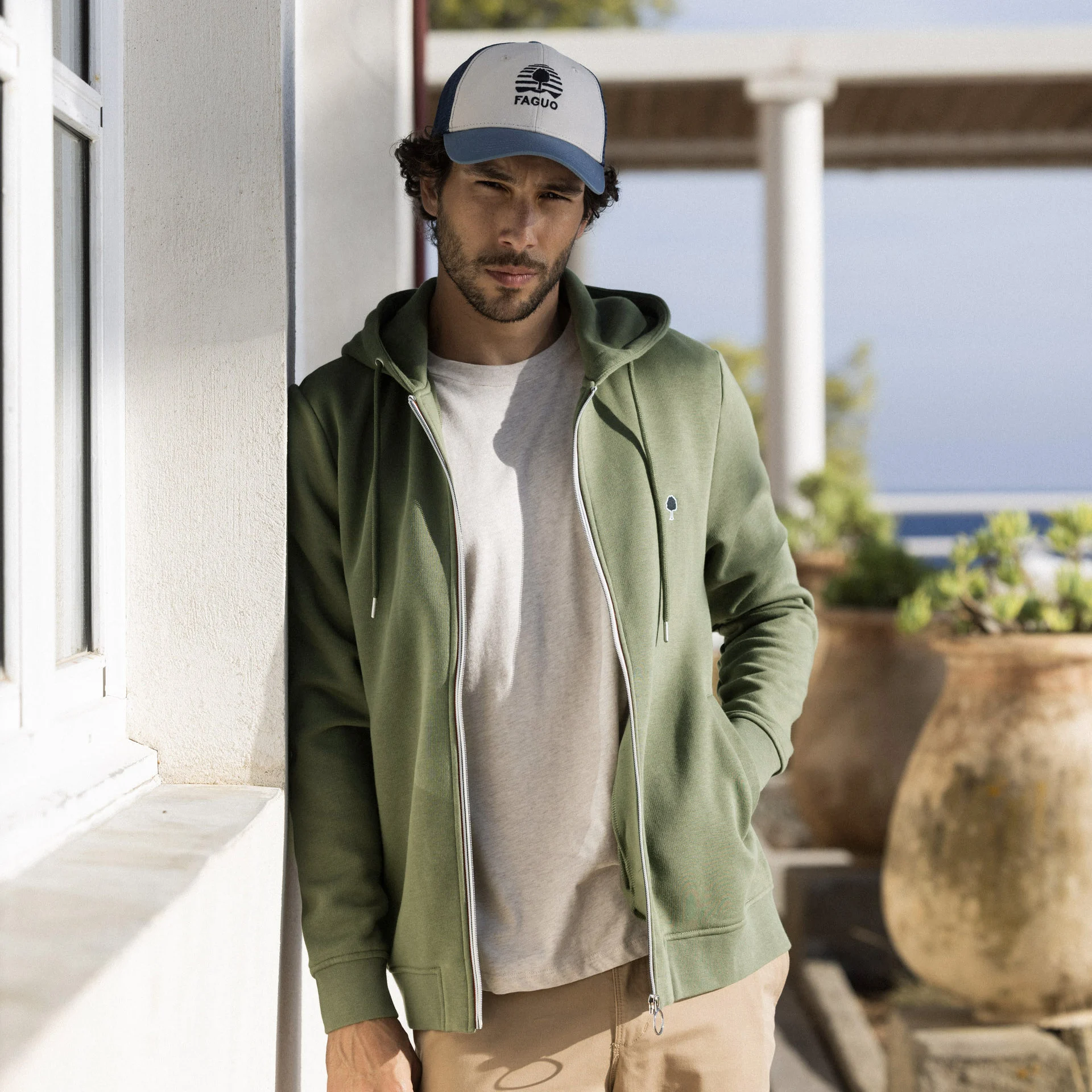 Sweat à capuche zippé kaki coton et polyester recyclé - modèle Mesnil