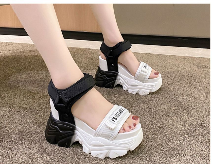 Sleeko - Platform Wedge Two Tone Sandalen