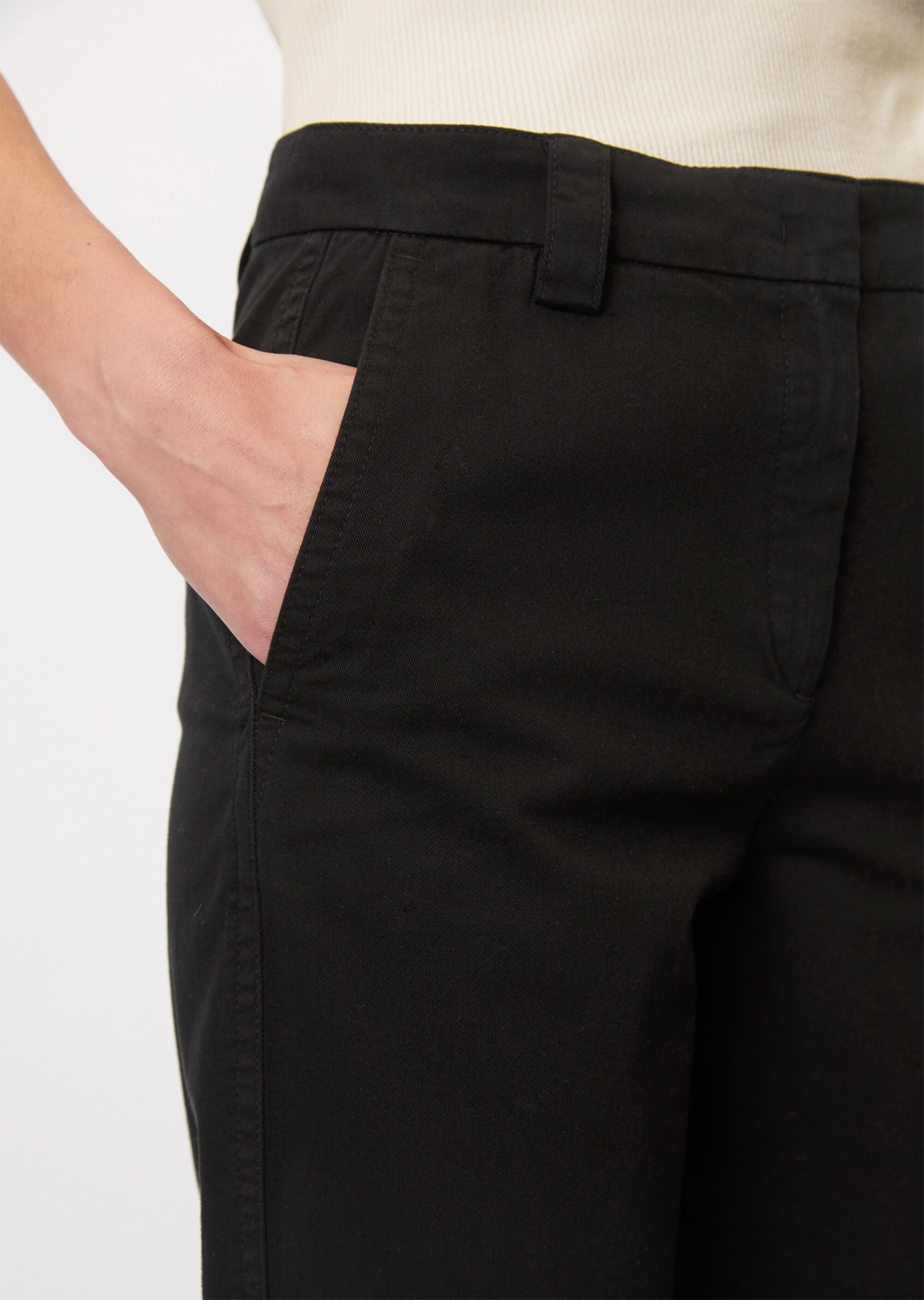 Chino Modell KALNI tapered aus Bio-Baumwoll-Stretch