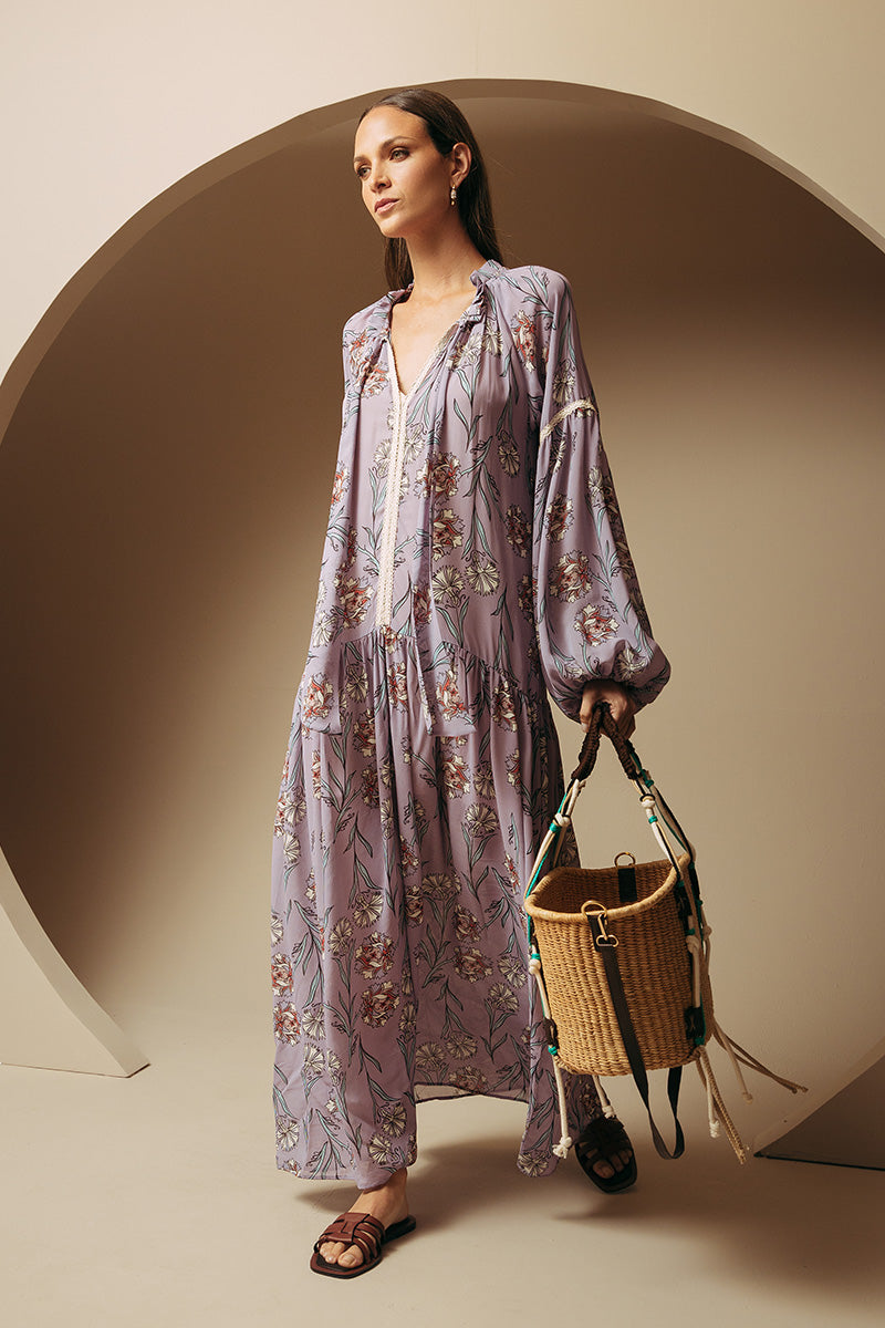Robe à manches longues et nœud papillon