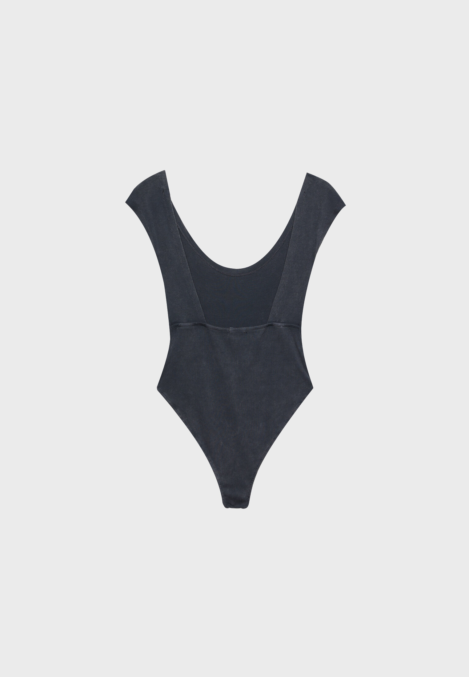 Body com decote profundo nas costas