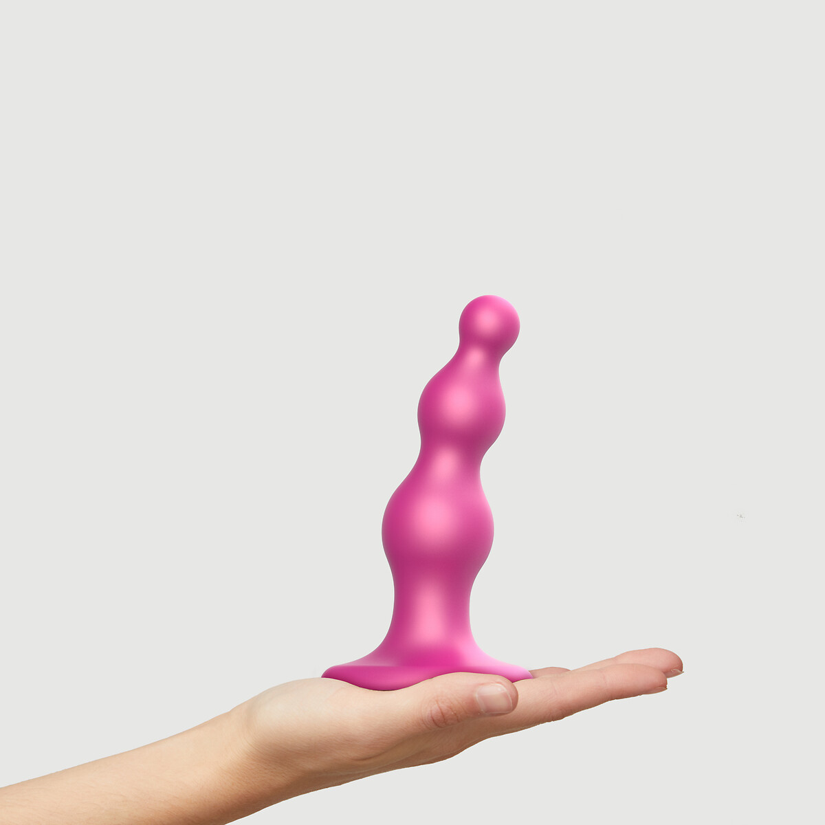 STRAP-ON-ME<br>Plug de dildo com contas metálicas tamanho P