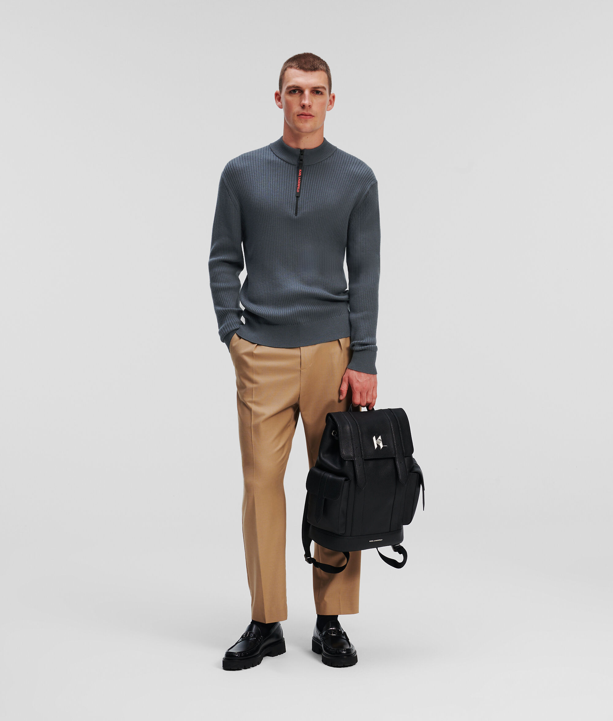 PULL À COL ROULÉ AVEC DEMI-ZIP