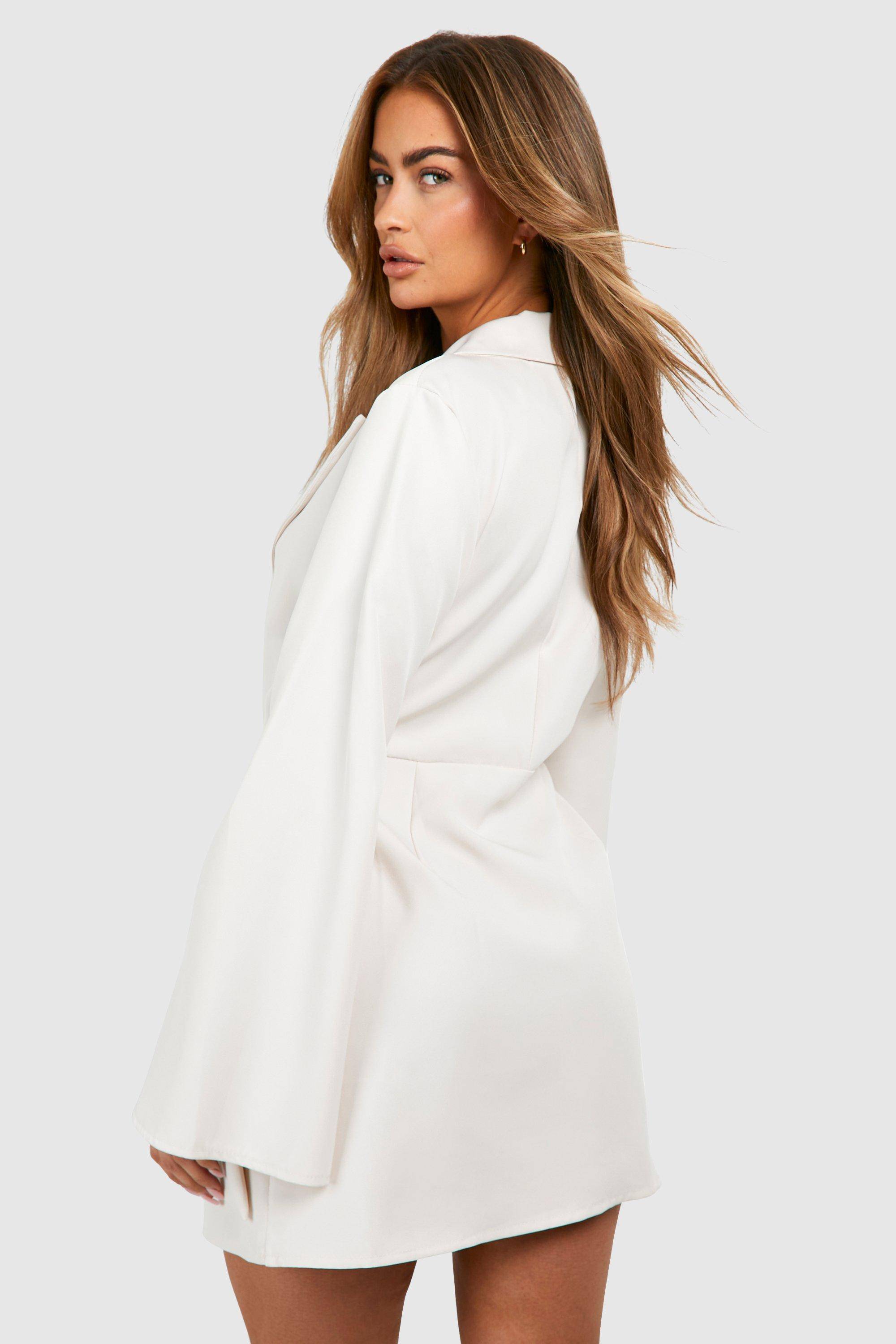 boohoo Robe blazer ajustée à la taille avec détail de boucle et ceinture nouée