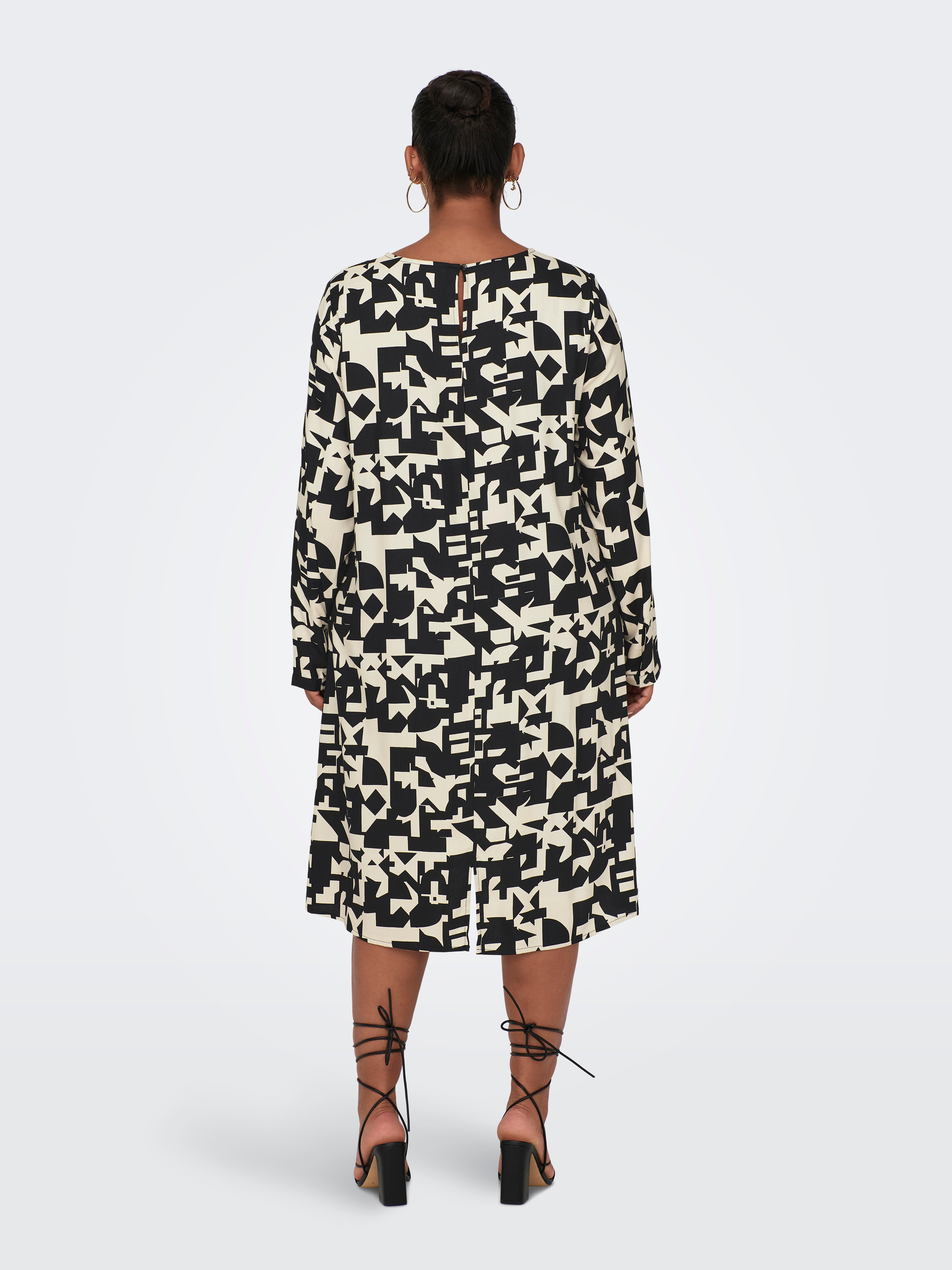 CARMANOLA Langes Kleid Black